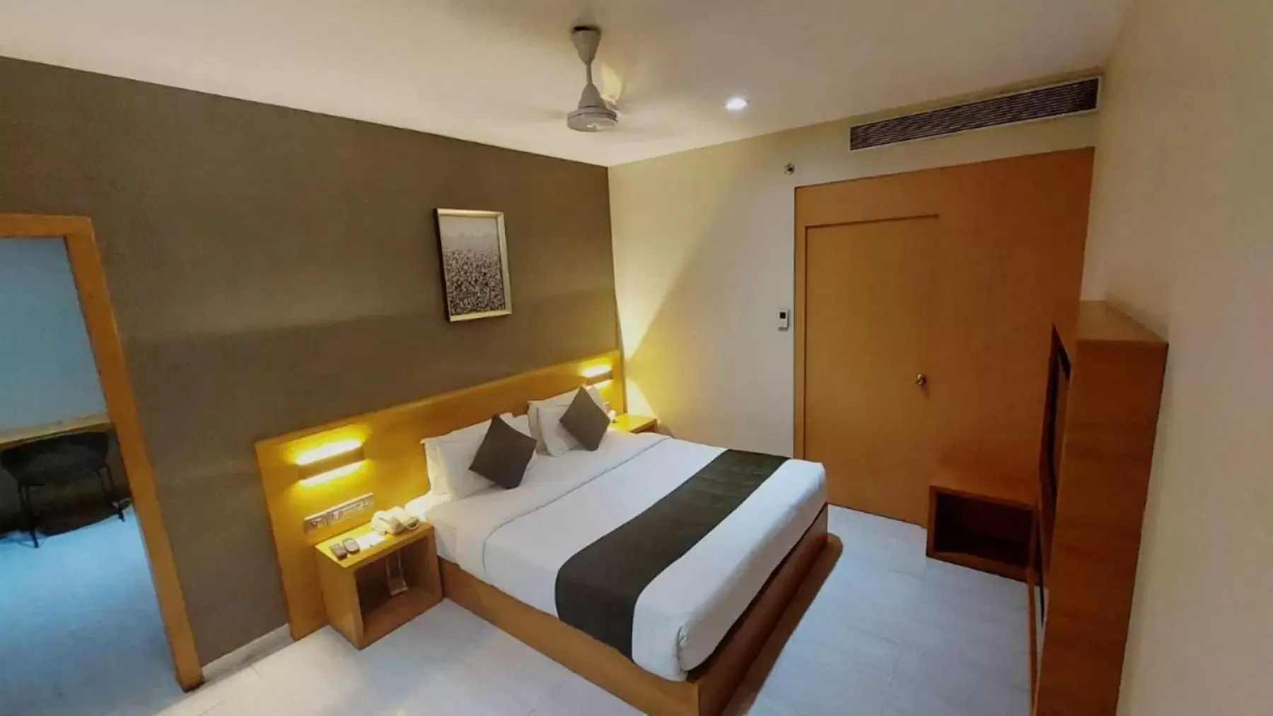 Bed in Hotel Suba Elite