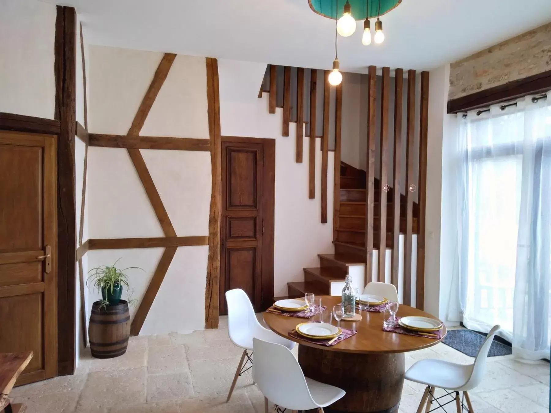 Dining Area in Jardin des Sens, la Rente d'Eguilly