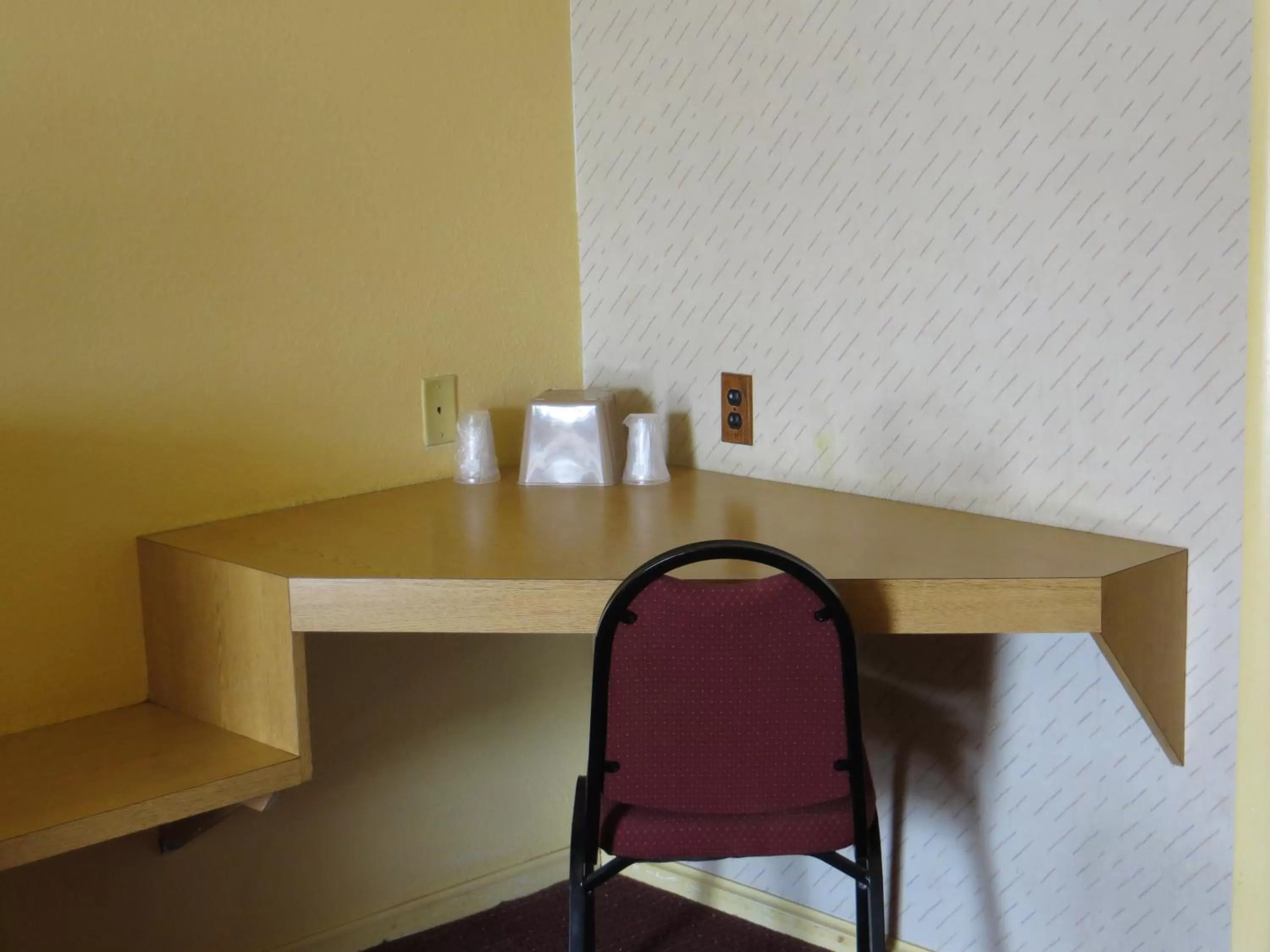 Seating area in Scottish Inn Winnemucca