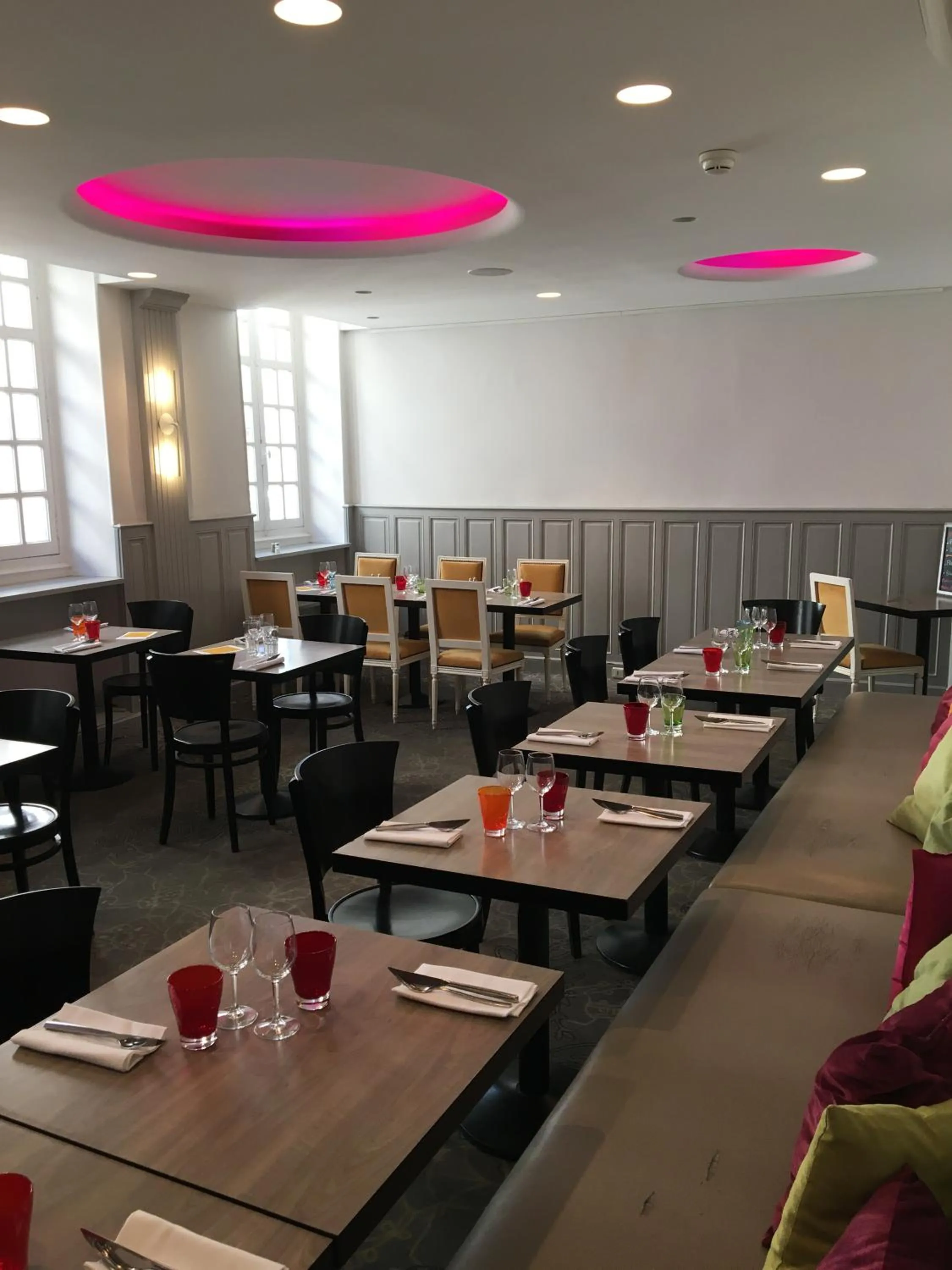 Restaurant/places to eat in Hôtel de France