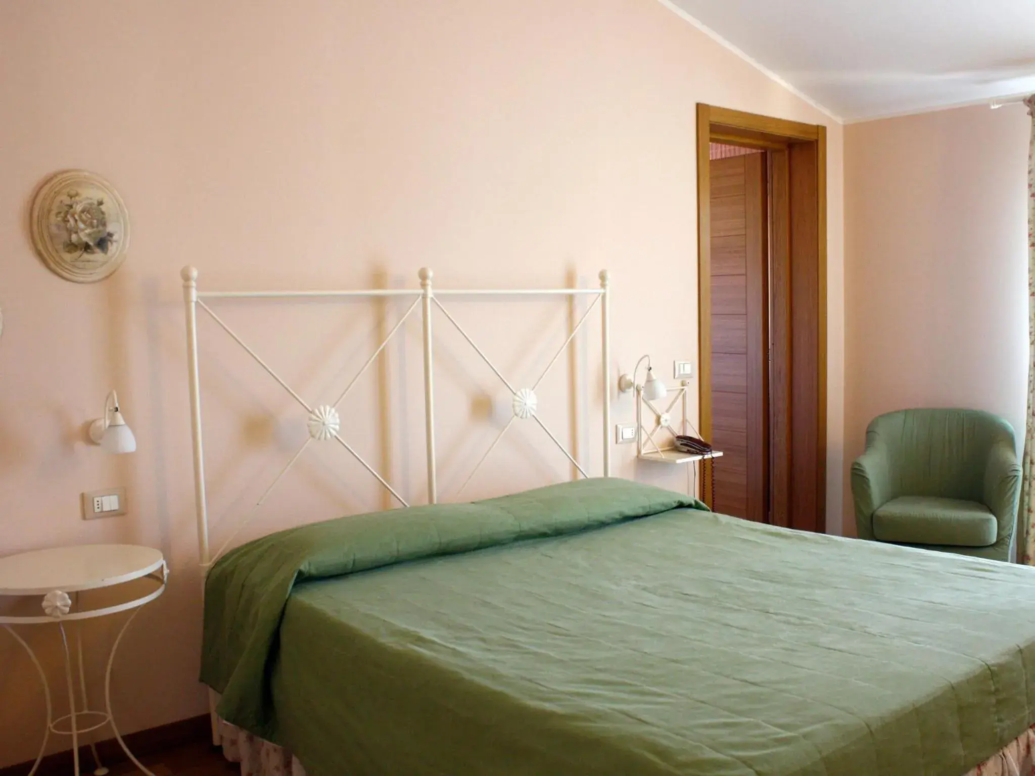 Photo of the whole room, Bed in Cà Del Moro Resort