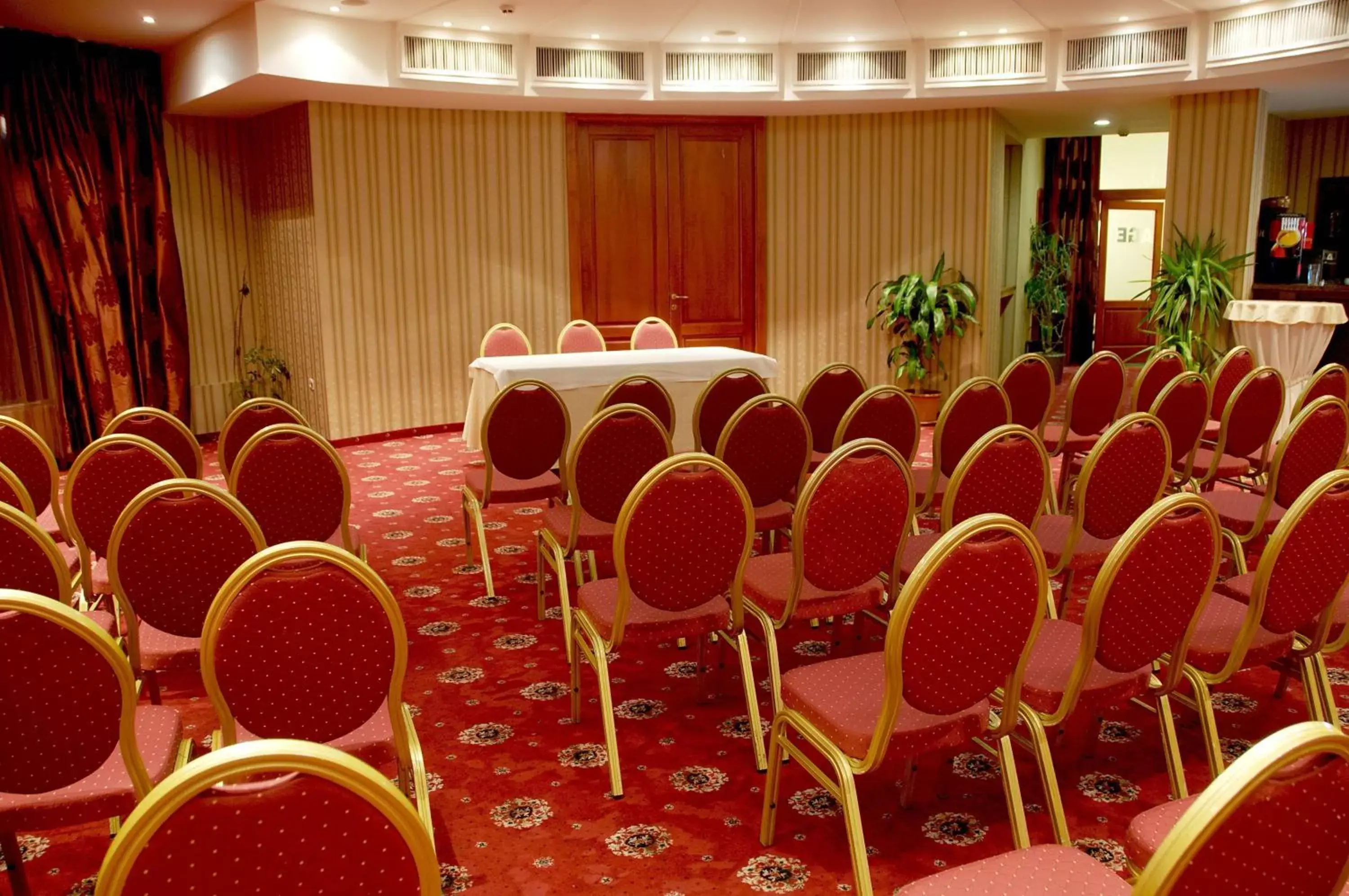 Business facilities in Mirage Hotel
