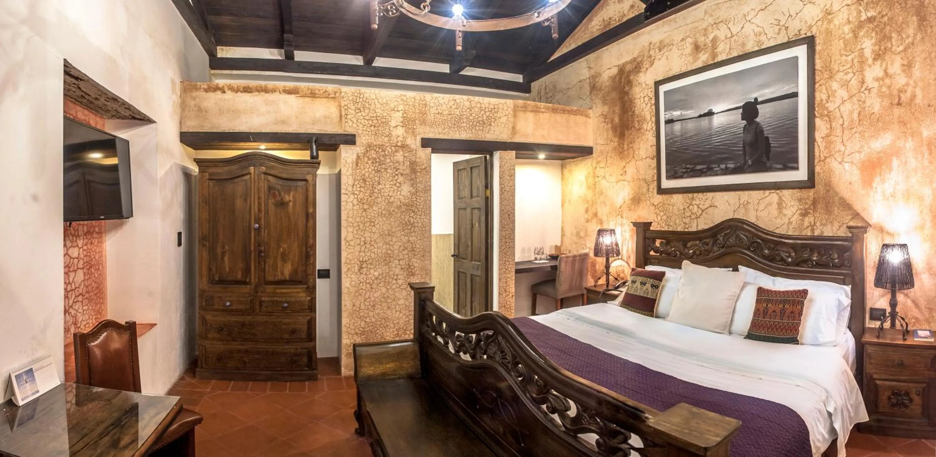 Bed in Los Olivos Boutique Hotel Antigua Guatemala