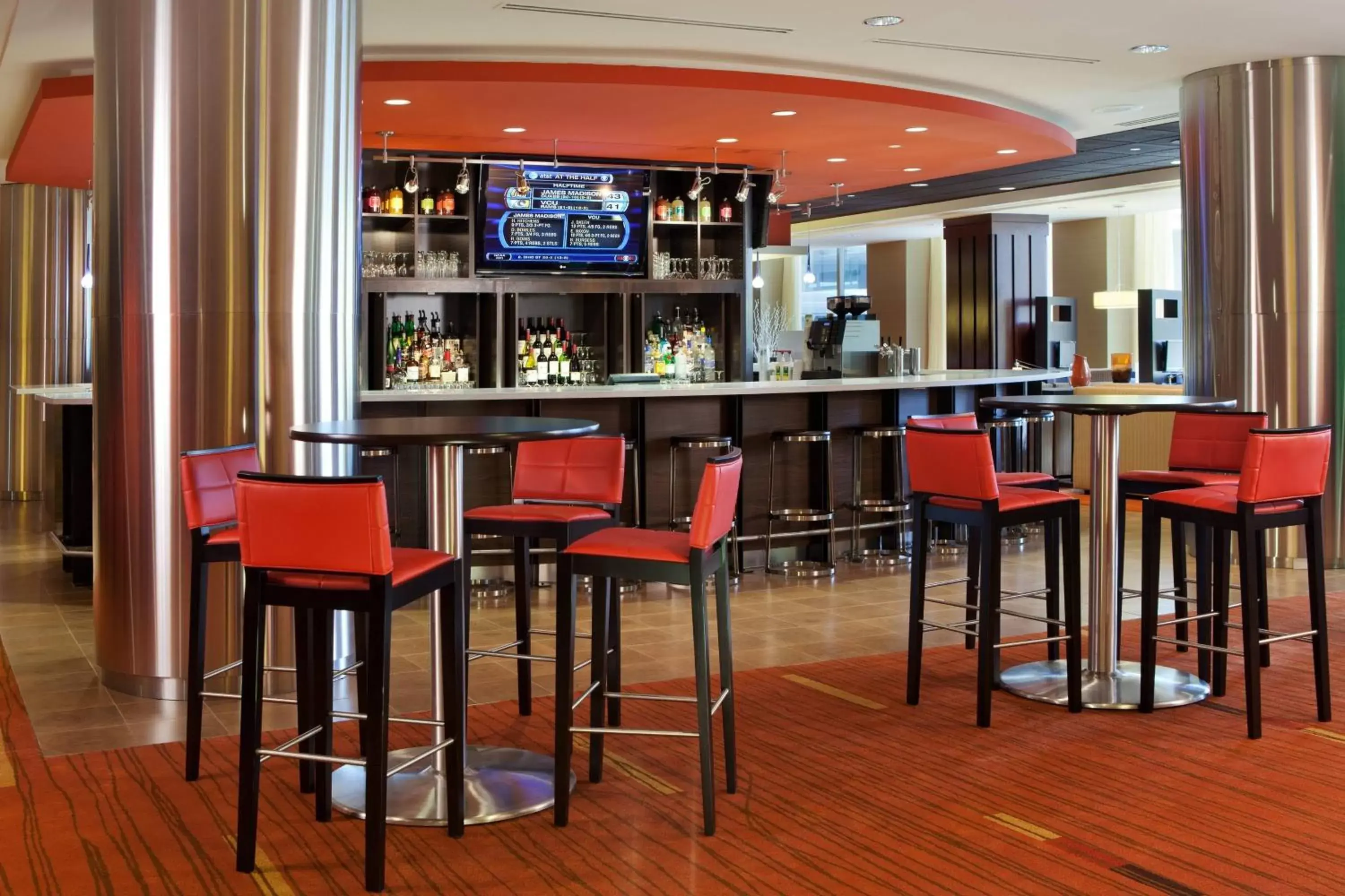 Restaurant/places to eat, Lounge/Bar in Courtyard Arlington Crystal City/Reagan National Airport