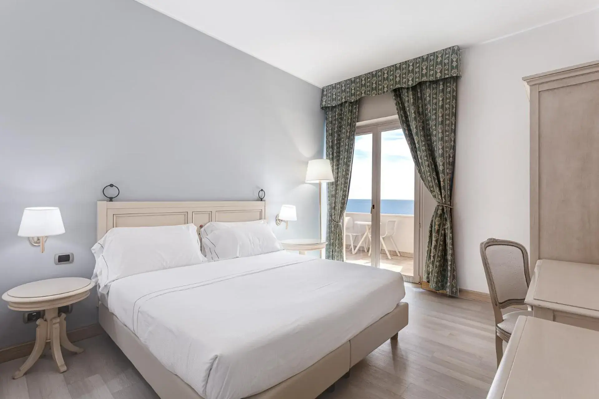 Double Room with Sea View - single occupancy in Hotel Cavalluccio Marino