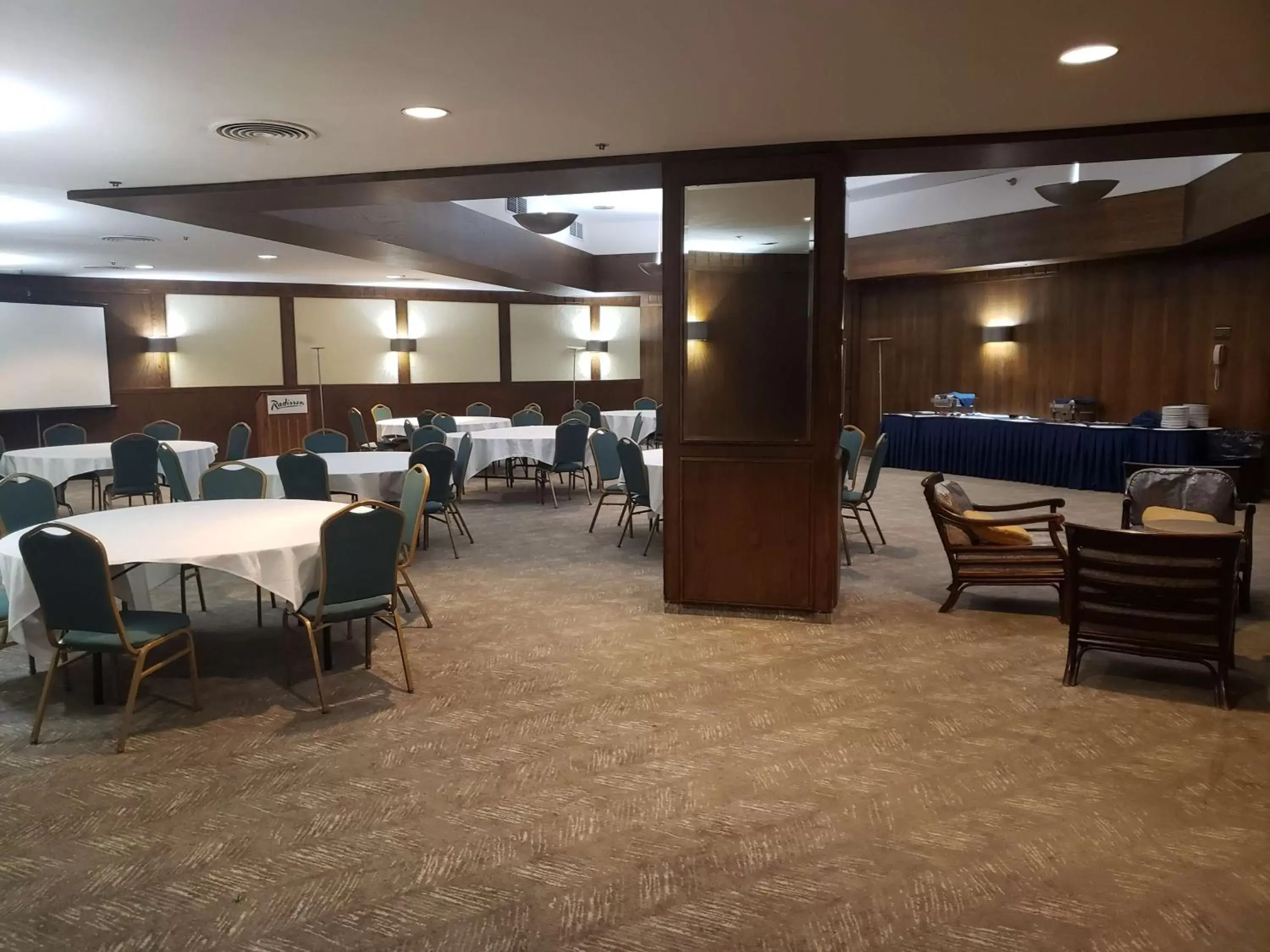Meeting/conference room, Restaurant/Places to Eat in Radisson Hotel Duluth-Harborview