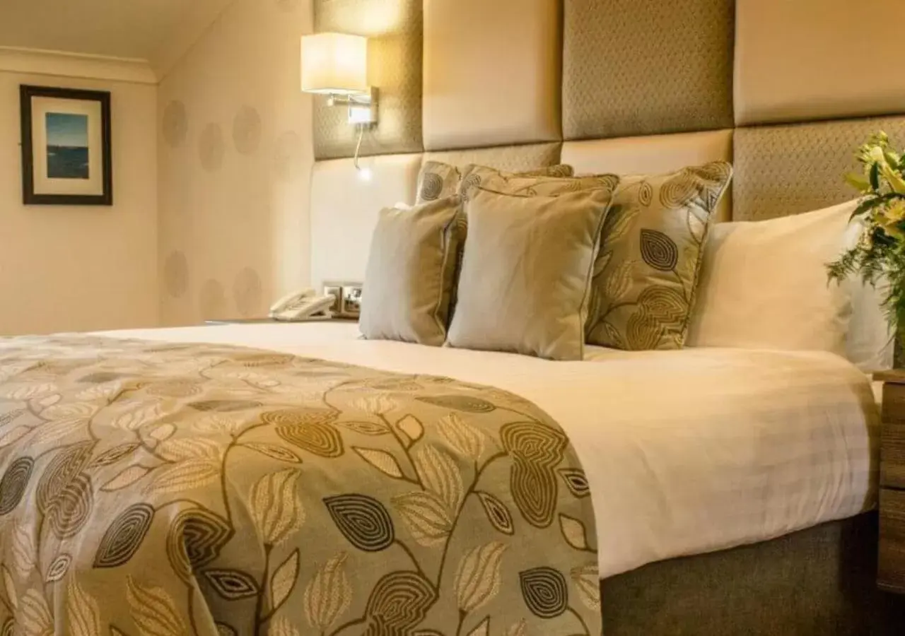 Bedroom, Bed in Mill Park Hotel