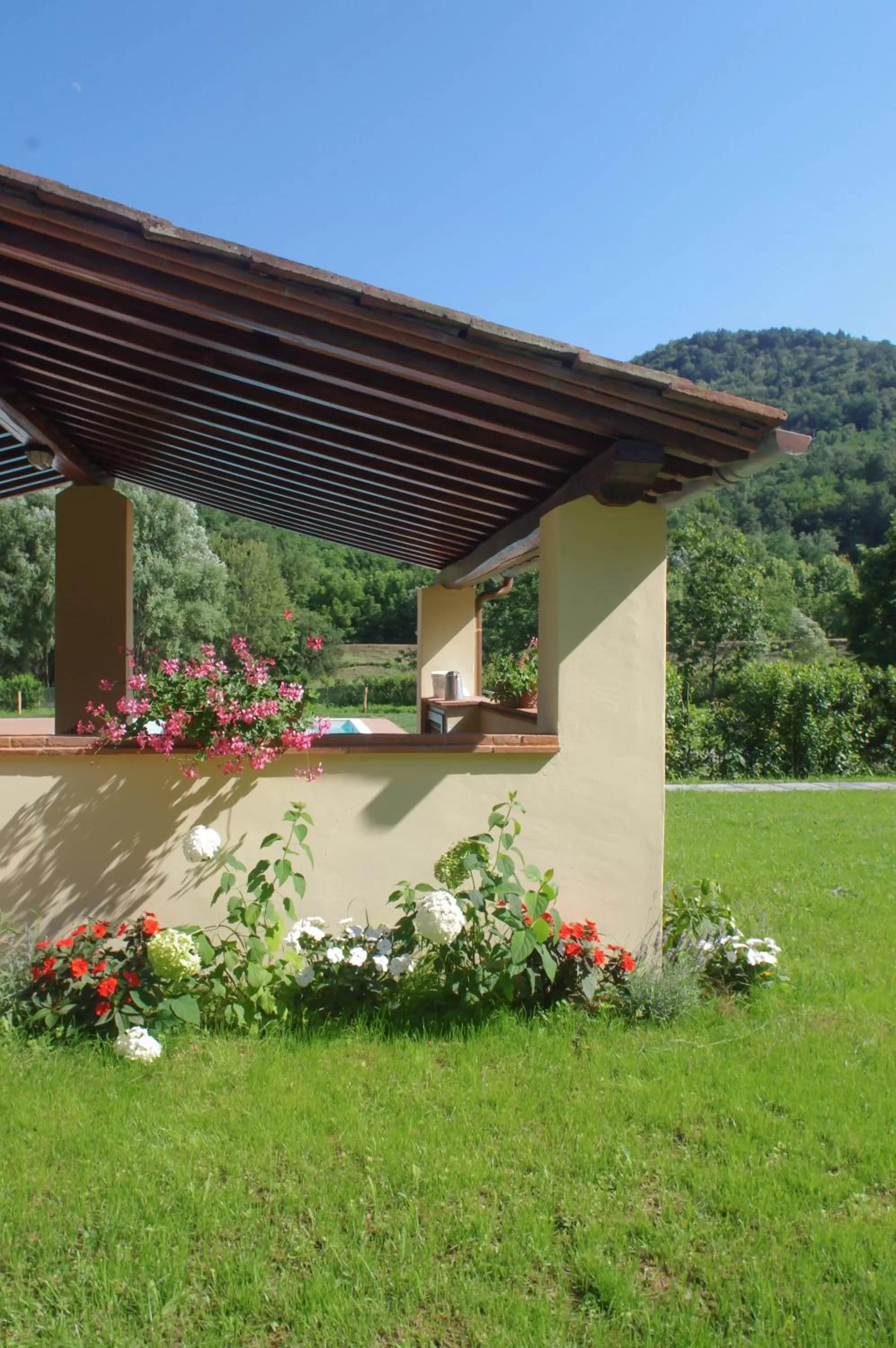 Garden in CASALE LA FATA -tipico toscano immerso nelle colline tra Lucca e Versilia, 6 appartamenti indipendenti