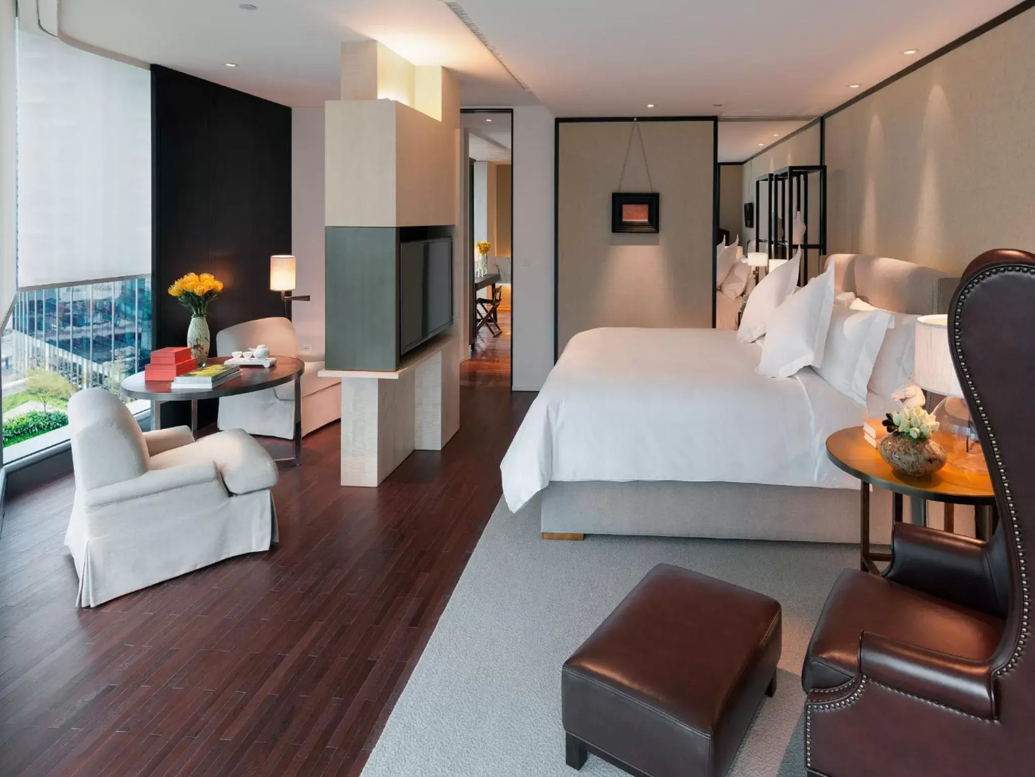 Bedroom in Mandarin Oriental Guangzhou- Free Shuttle Bus to Canton Fair Complex during Canton Fair period