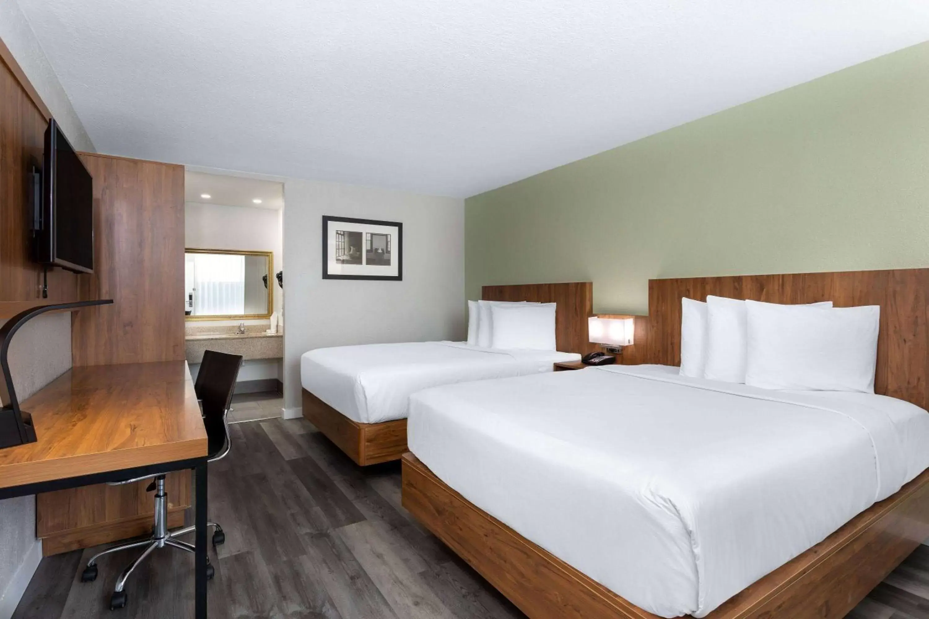 Photo of the whole room, Bed in Ramada by Wyndham Altamonte Springs Near I-4