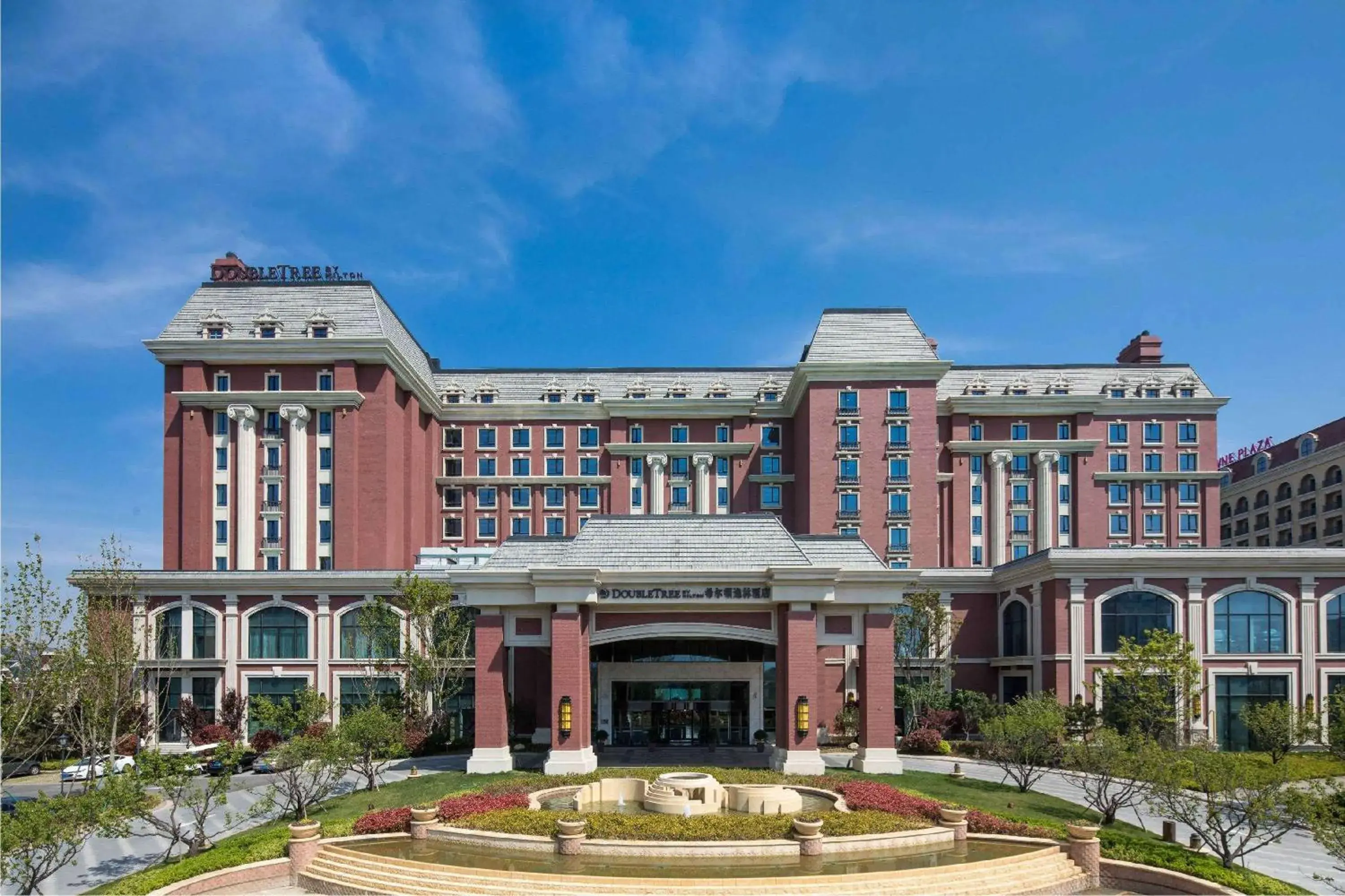 Property building in Doubletree By Hilton Qingdao Oriental Movie Metropolis Property building in Doubletree By Hilton Qingdao Oriental Movie Metropolis
