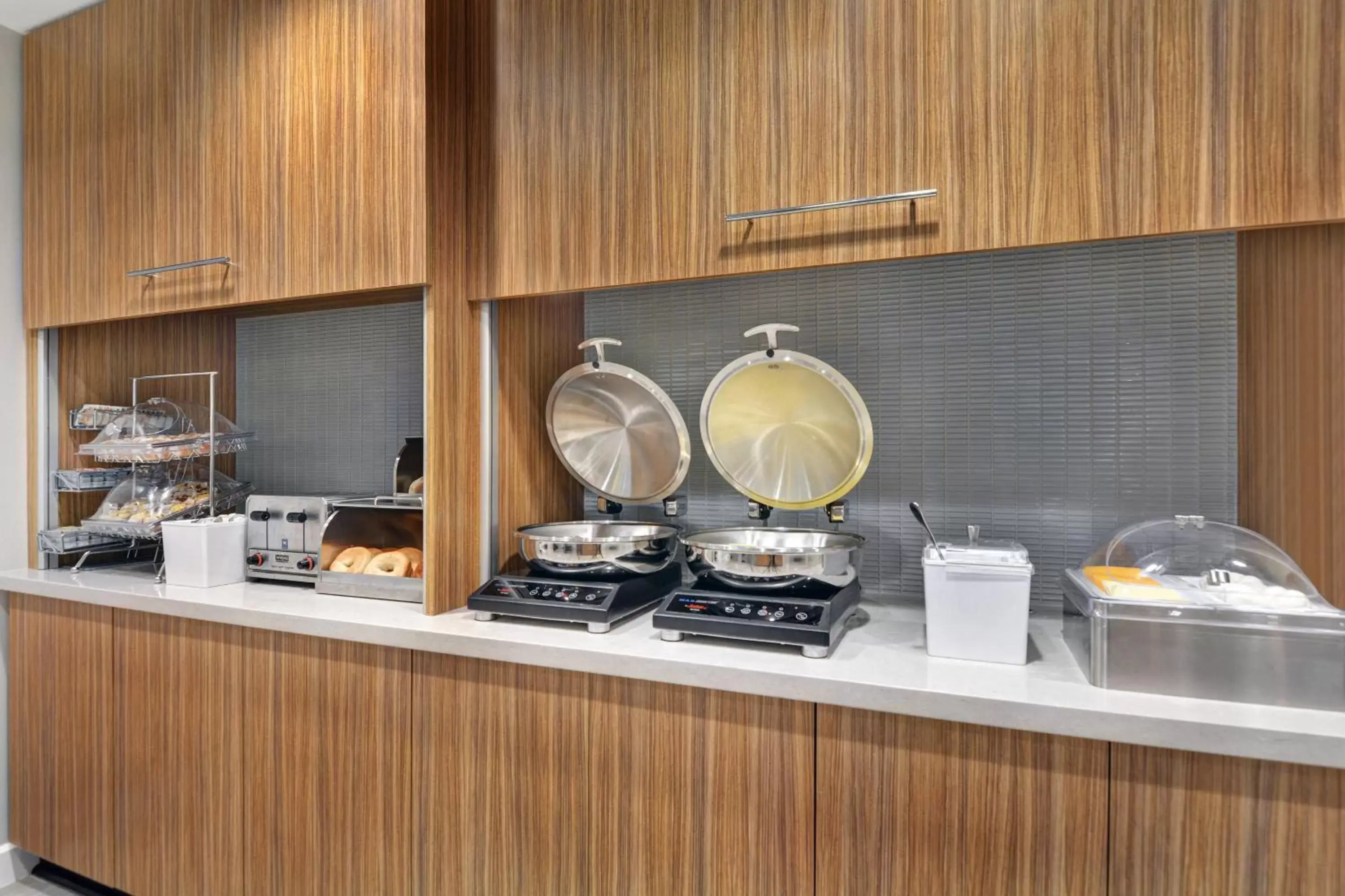 Breakfast, Kitchen/Kitchenette in TownePlace Suites by Marriott Jackson Airport/Flowood