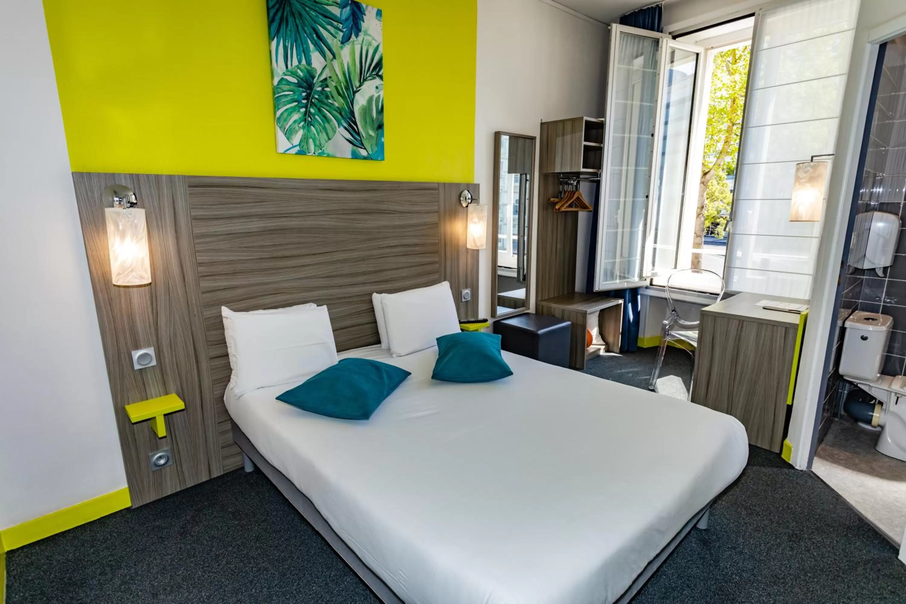 Bedroom, Bed in Hôtel de Champagne