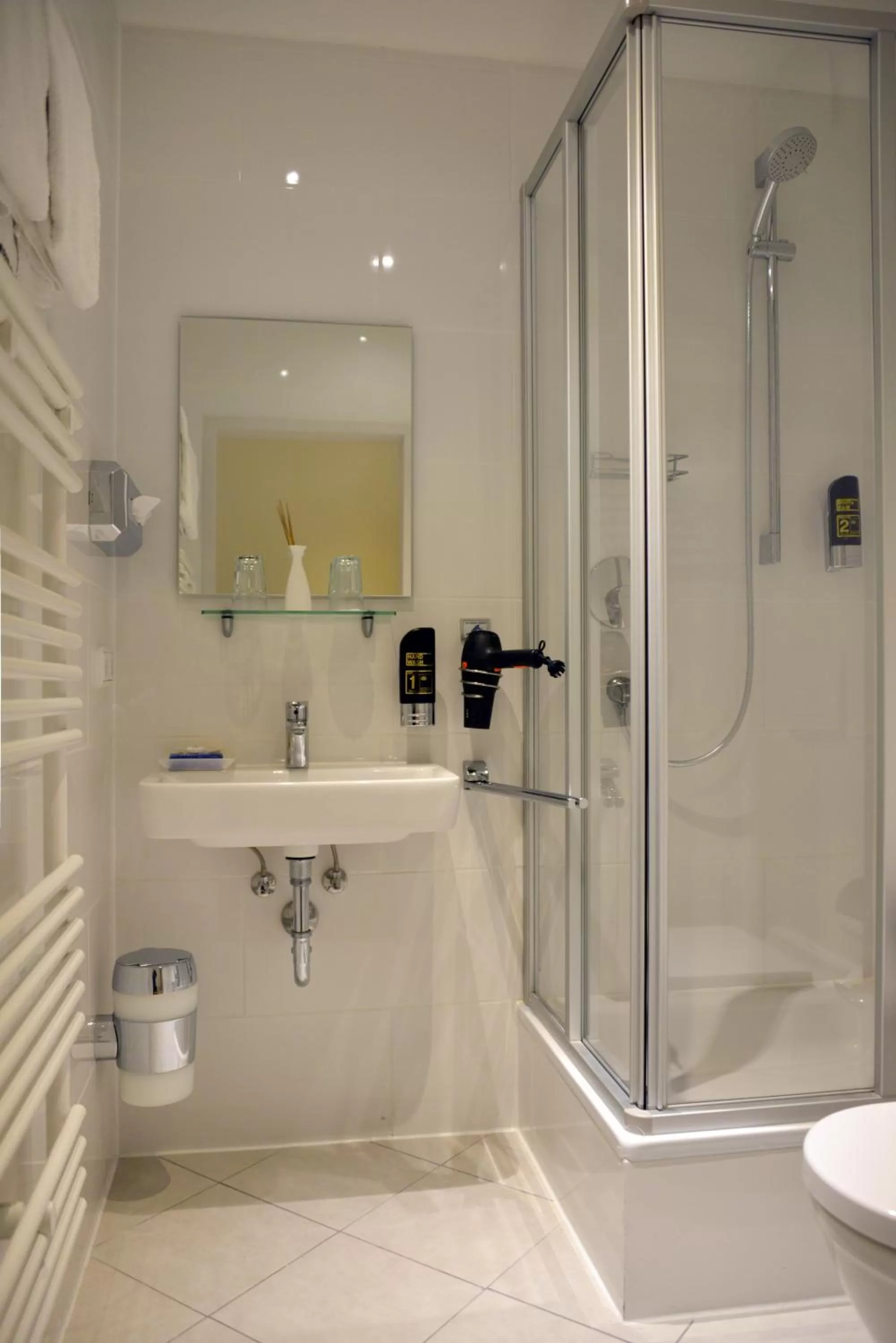 Shower in Arthotel Munich
