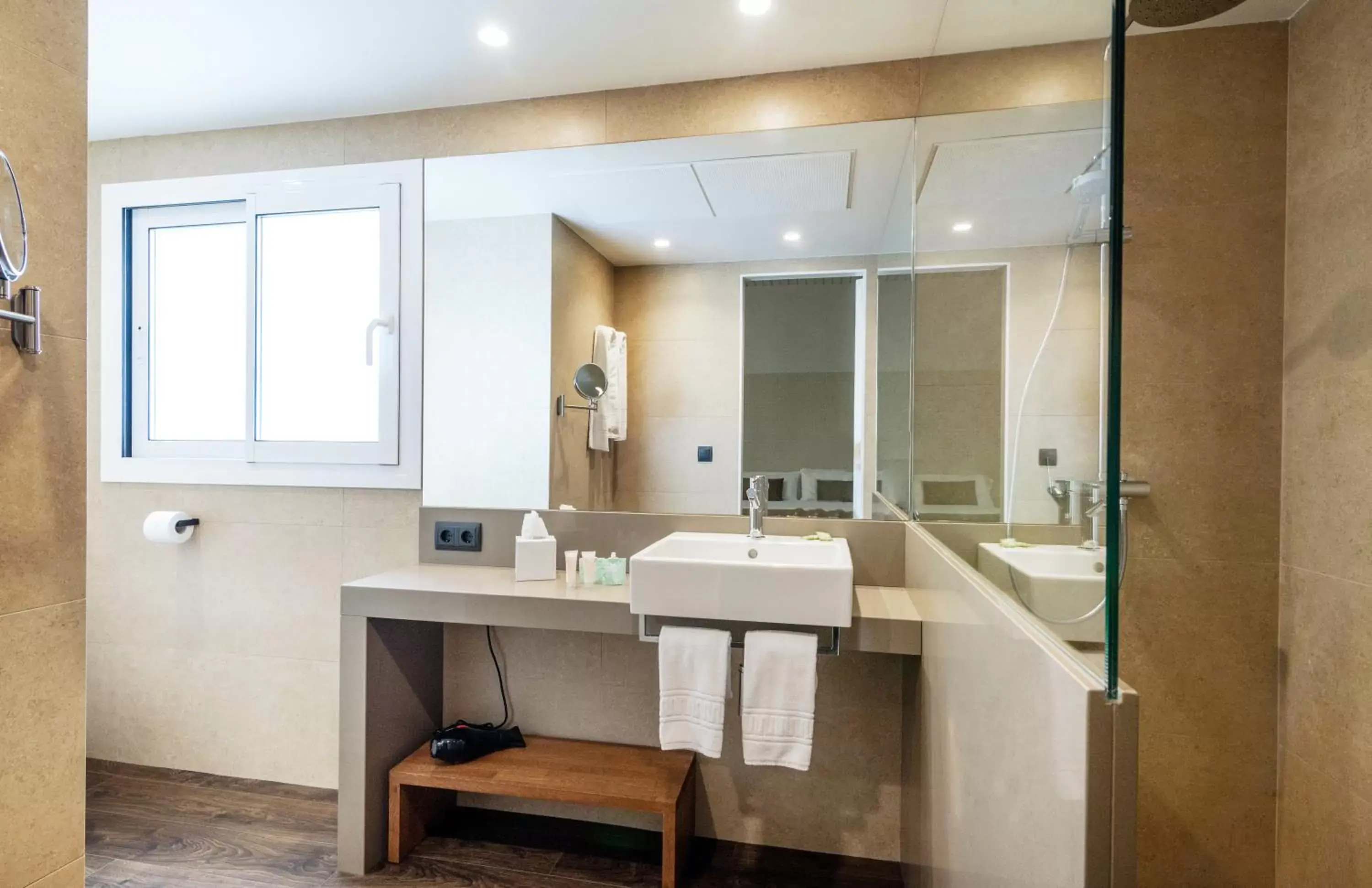 Bathroom in Peninsular