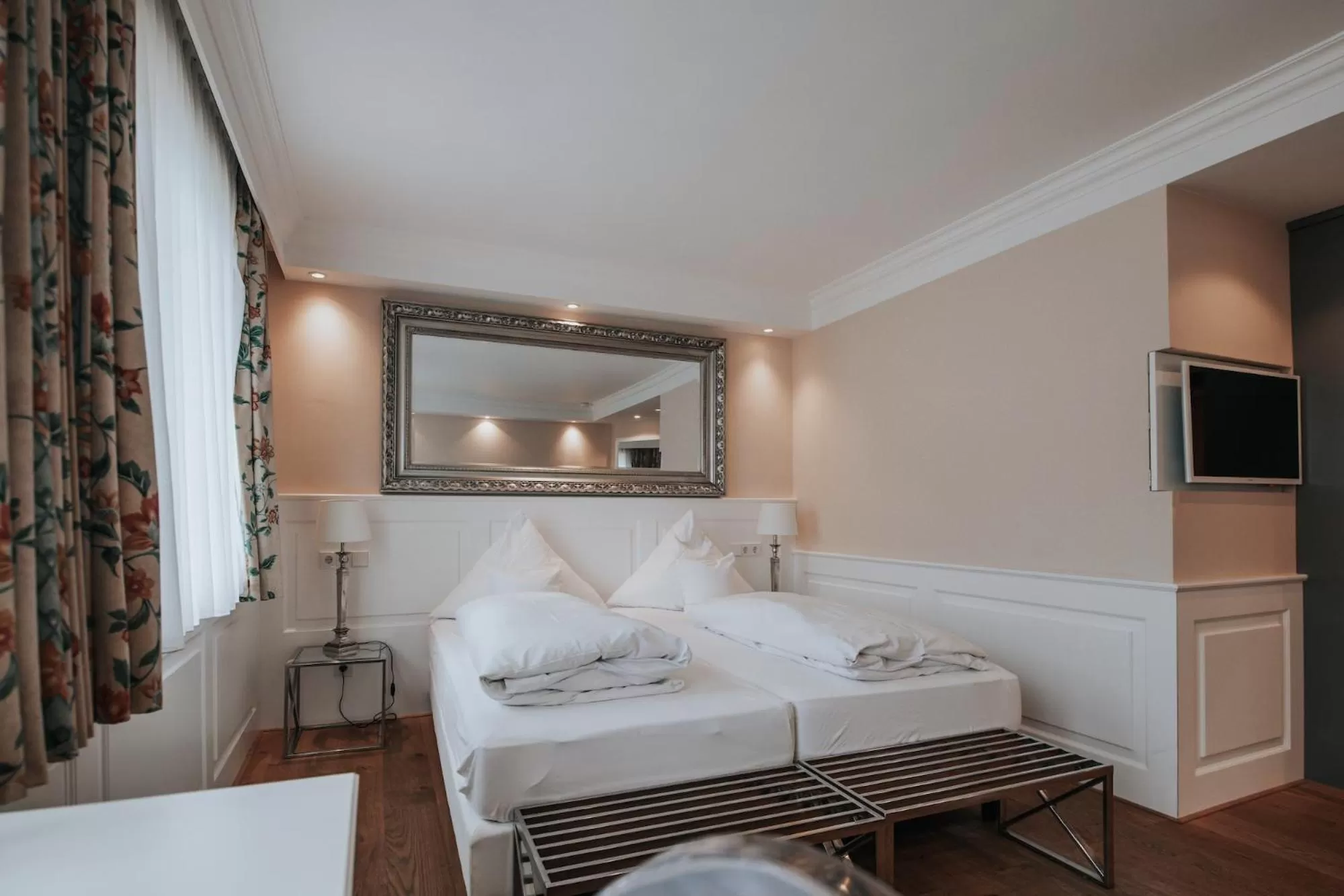 TV and multimedia, Bed in Boutique Hotel am Rathaus - Reblaus