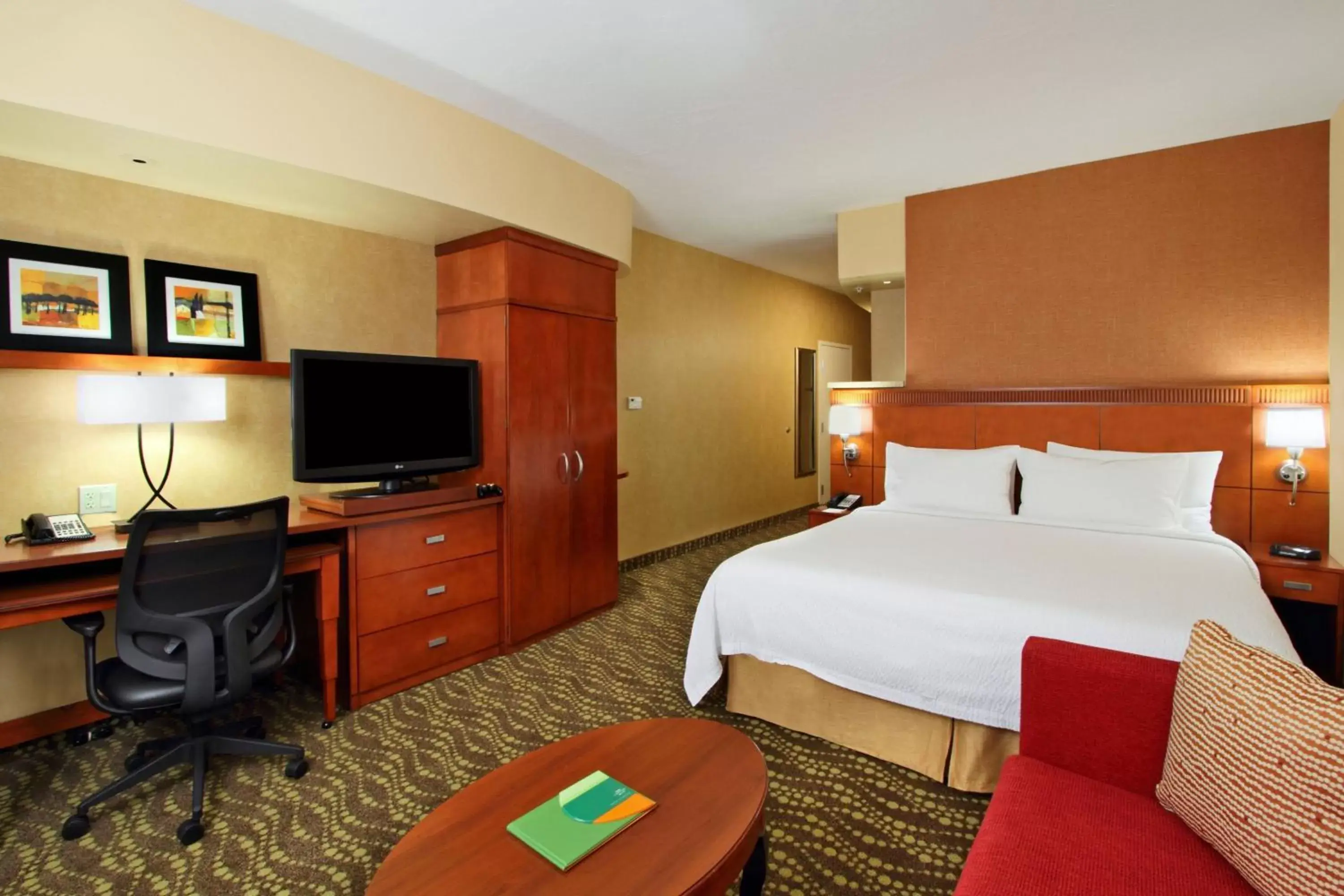 Photo of the whole room, Bed in Courtyard by Marriott St. George