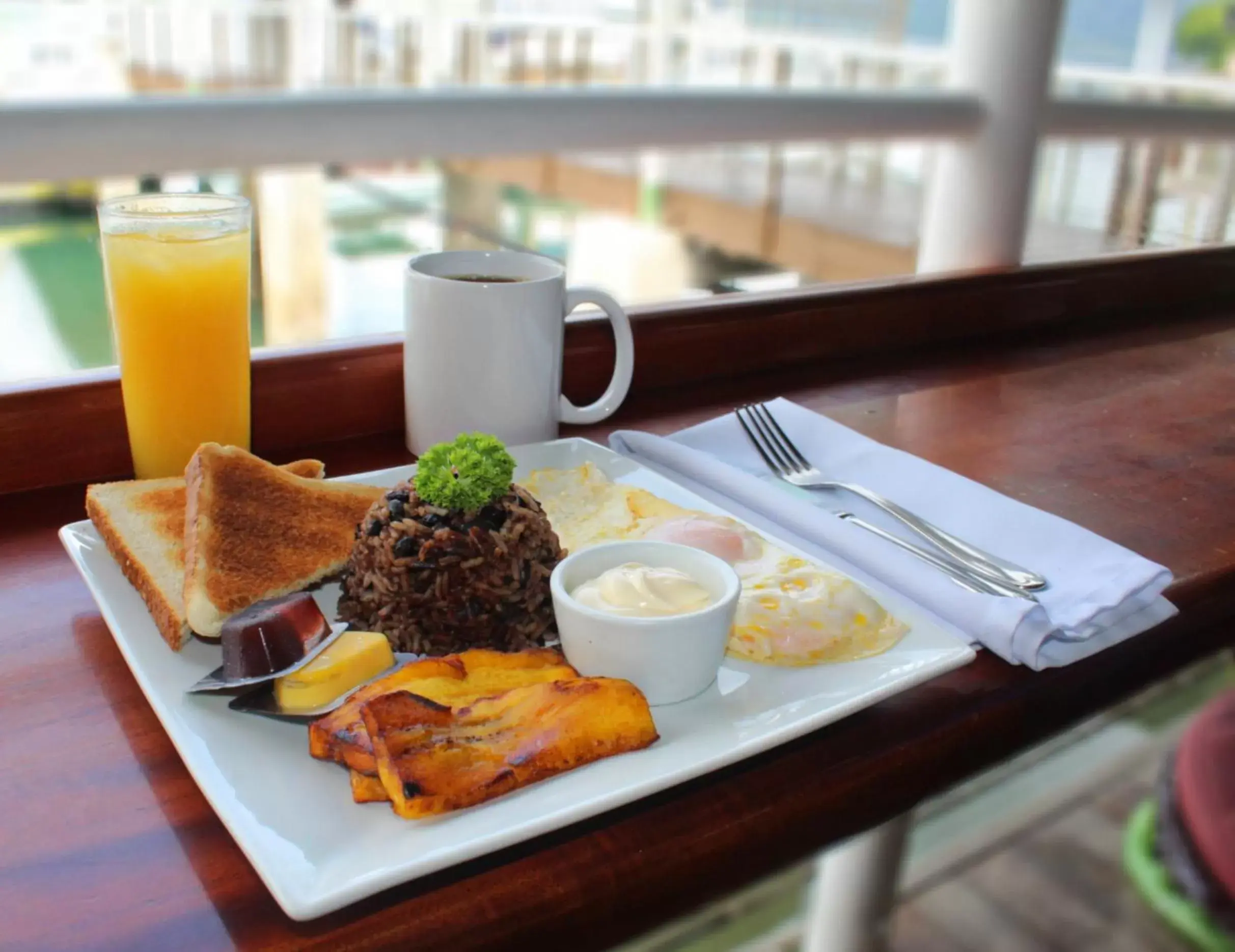 Breakfast in Banana Bay Marina