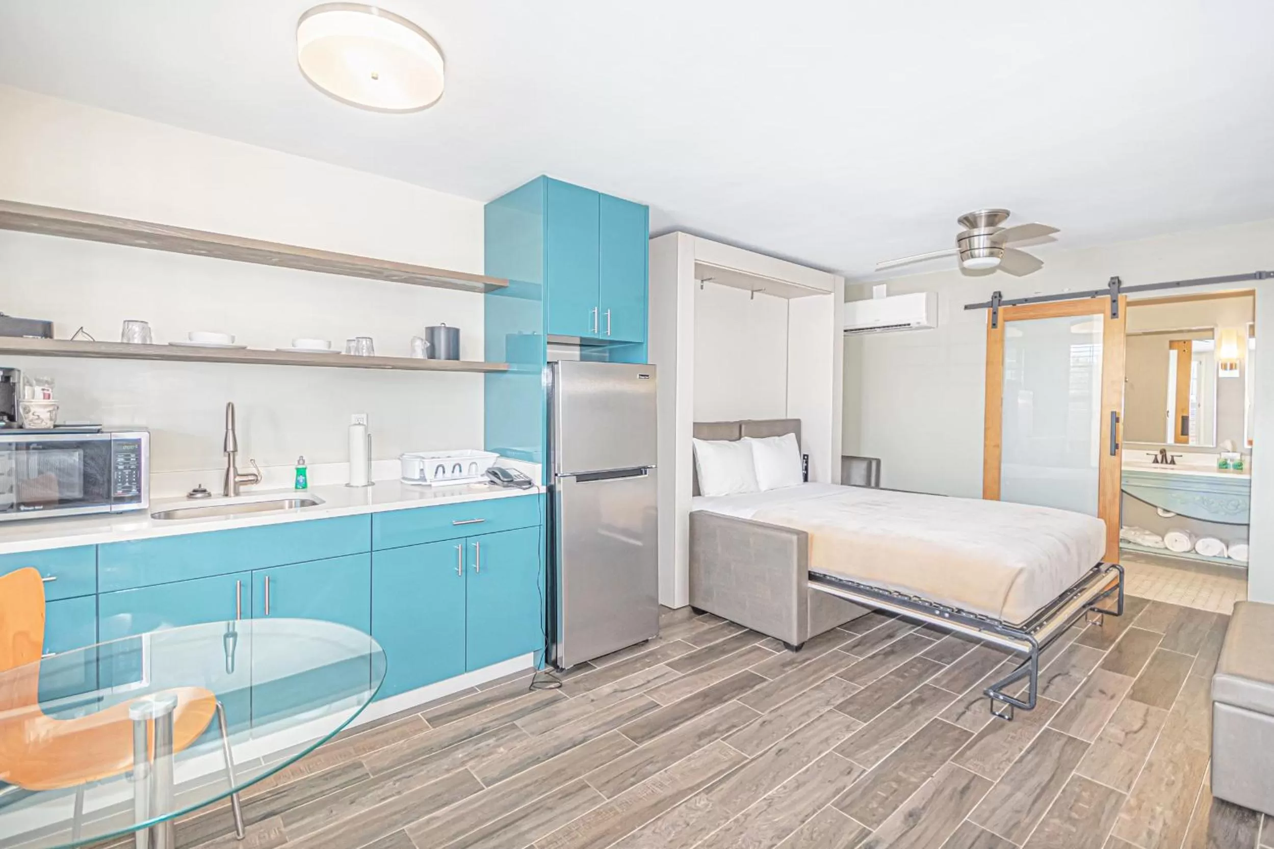 Bed in Seven Hills Suites Tallahassee