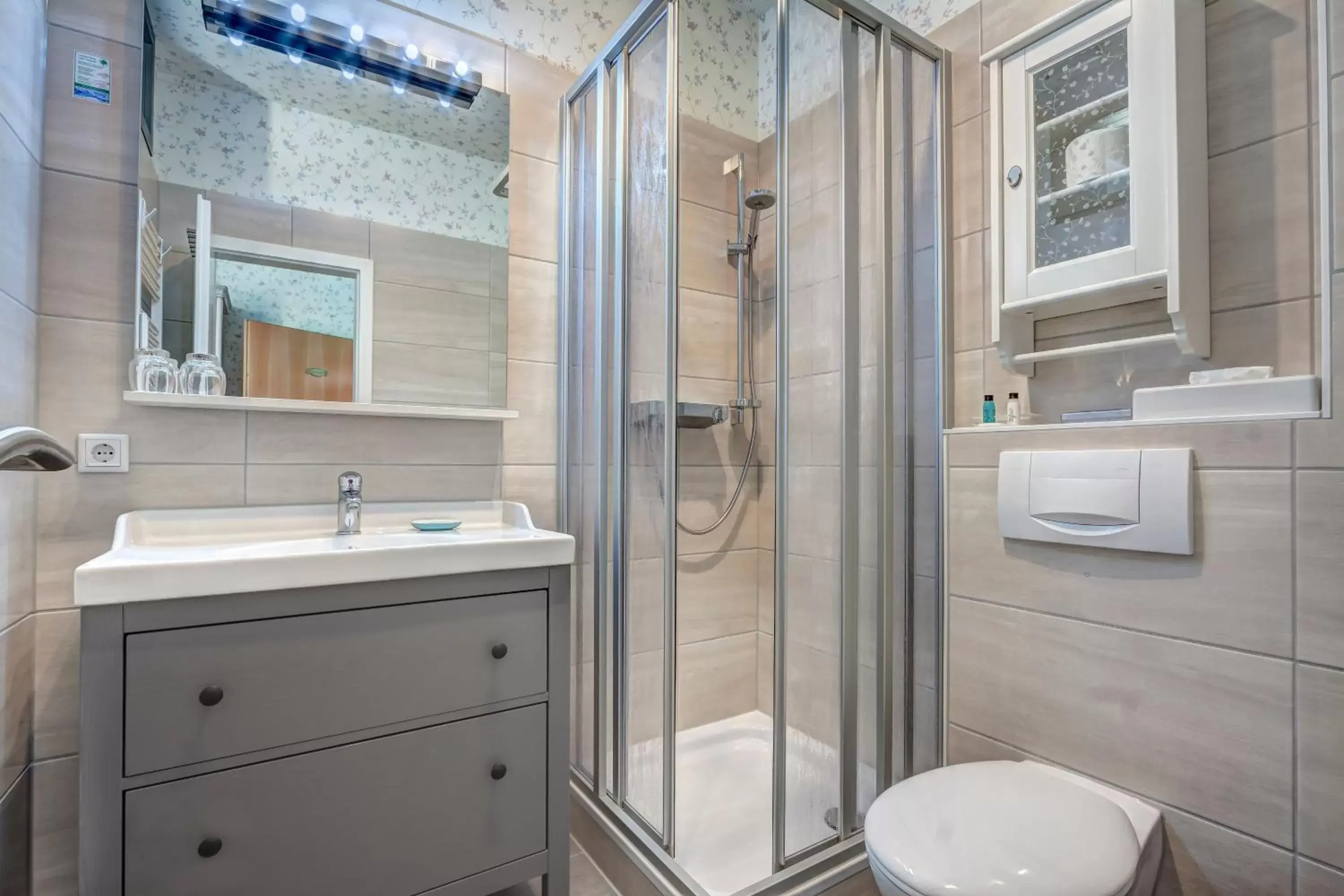 Photo of the whole room, Bathroom in Hotel Villa Seeschlößchen