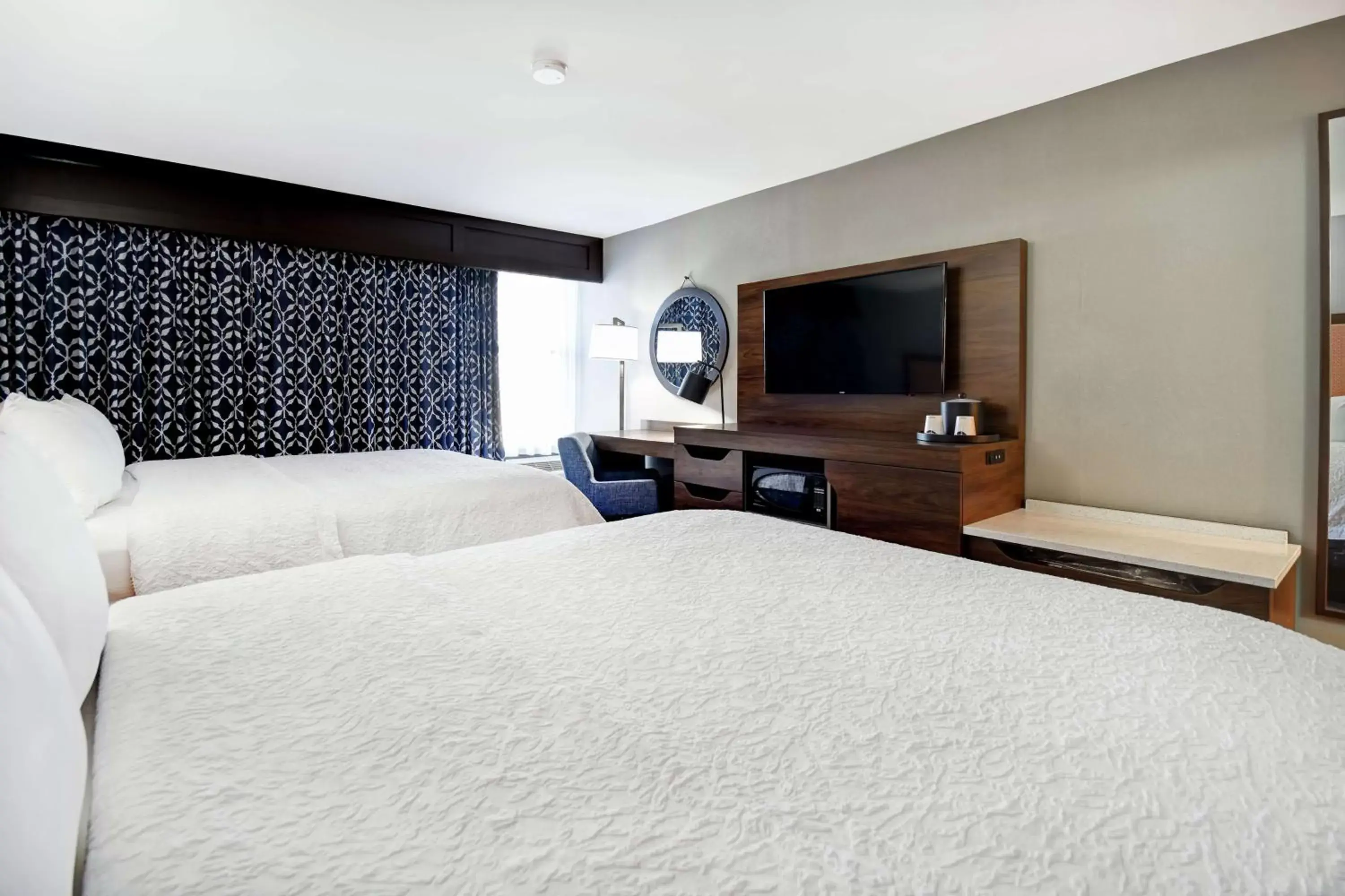 Bedroom, Bed in Hampton Inn Lexington I-75