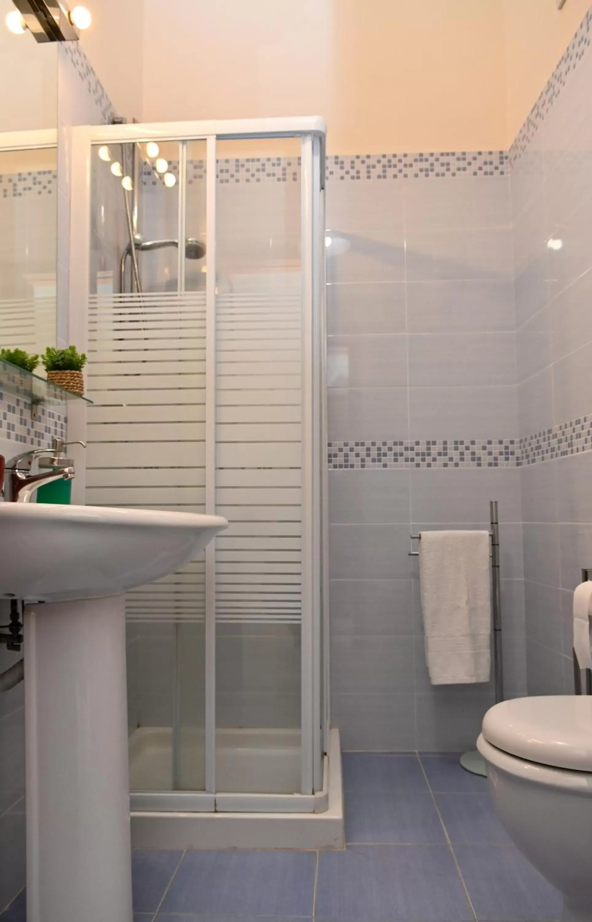 Shower, Bathroom in B&B a Capua - I PORTICI del centro