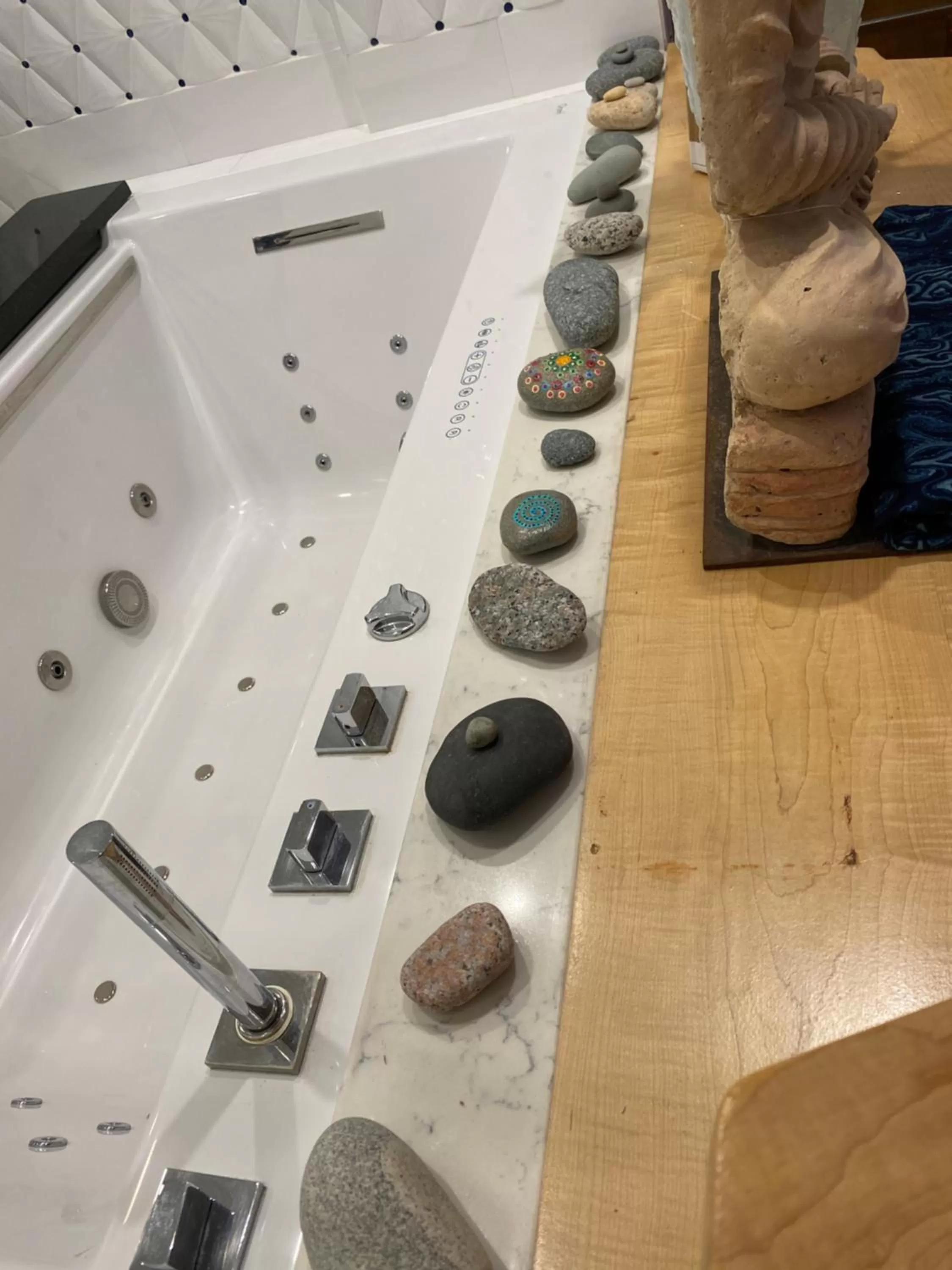 Hot Tub in Northern Lights Mansion