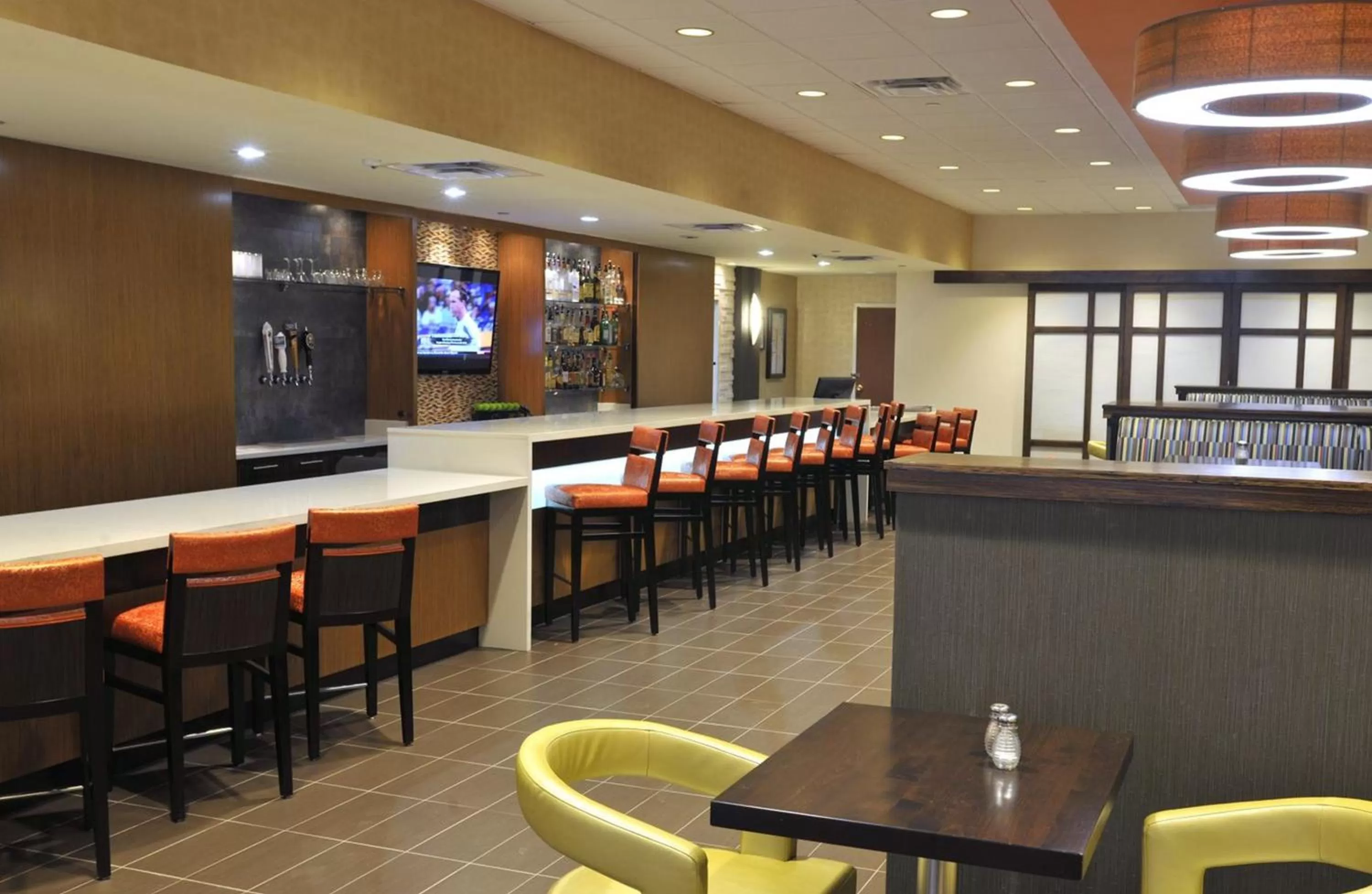 Restaurant/places to eat in Holiday Inn and Suites Charleston West by IHG