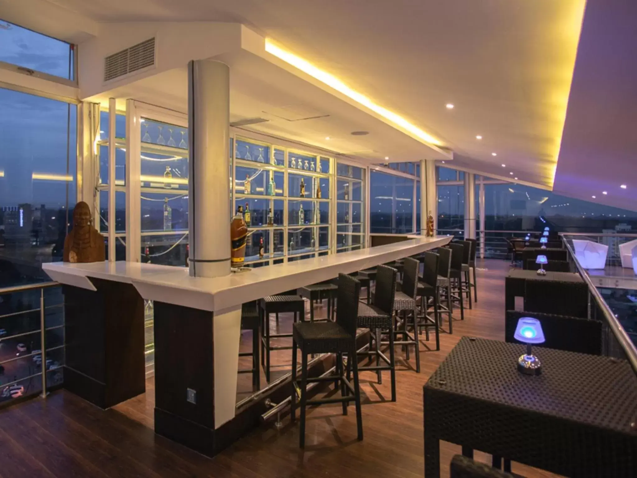 Alcoholic drinks, Lounge/Bar in Cloud Hotel & Suites
