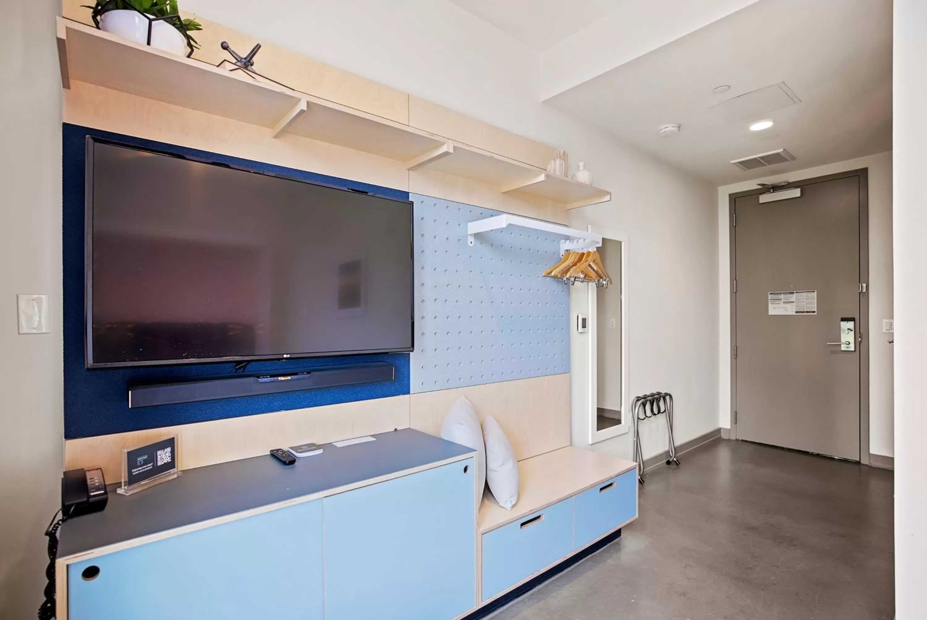 TV and multimedia, Bed in Placemakr Wedgewood-Houston - South Nashville