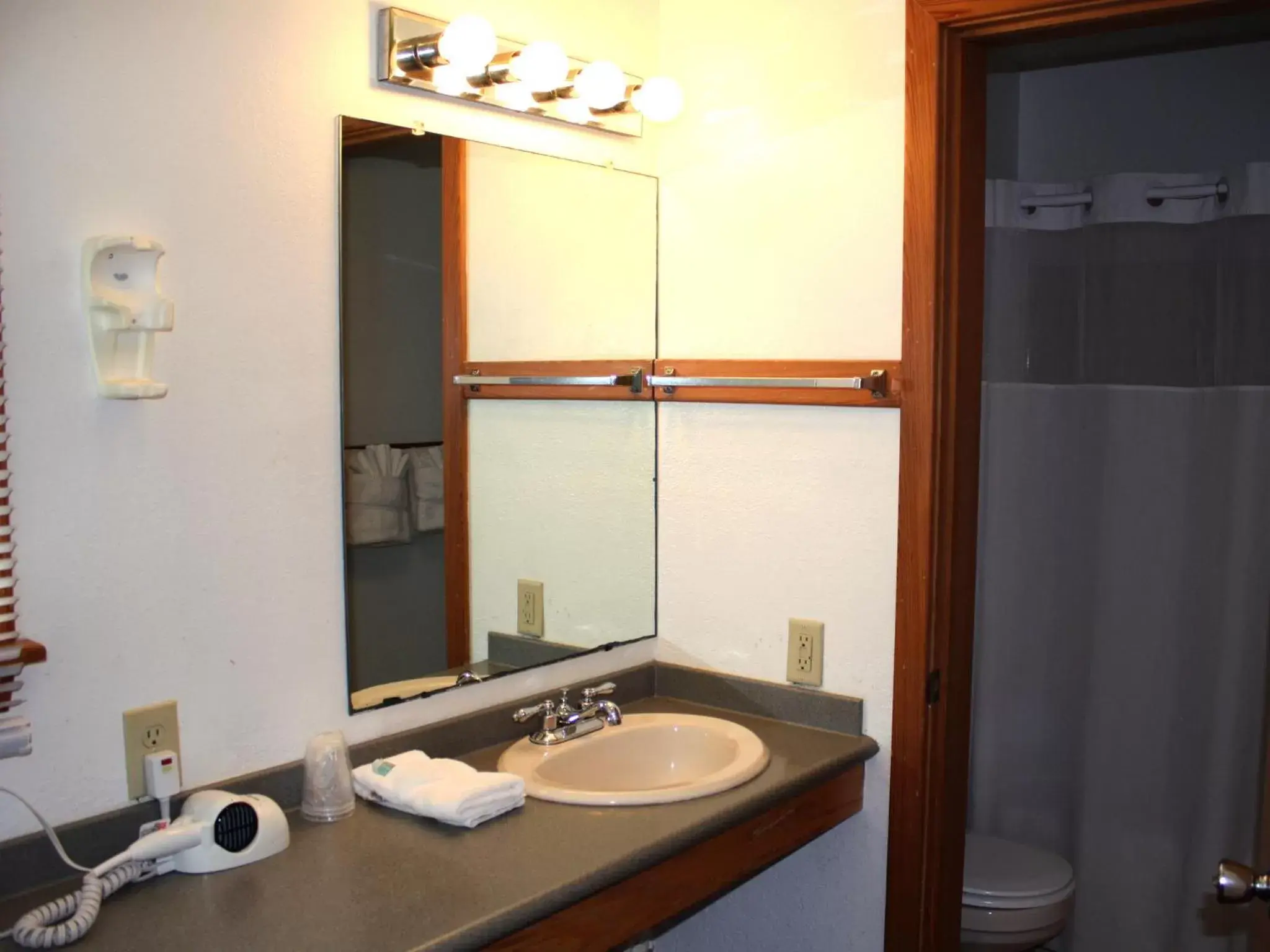 Bathroom in Cape Hatteras Motel