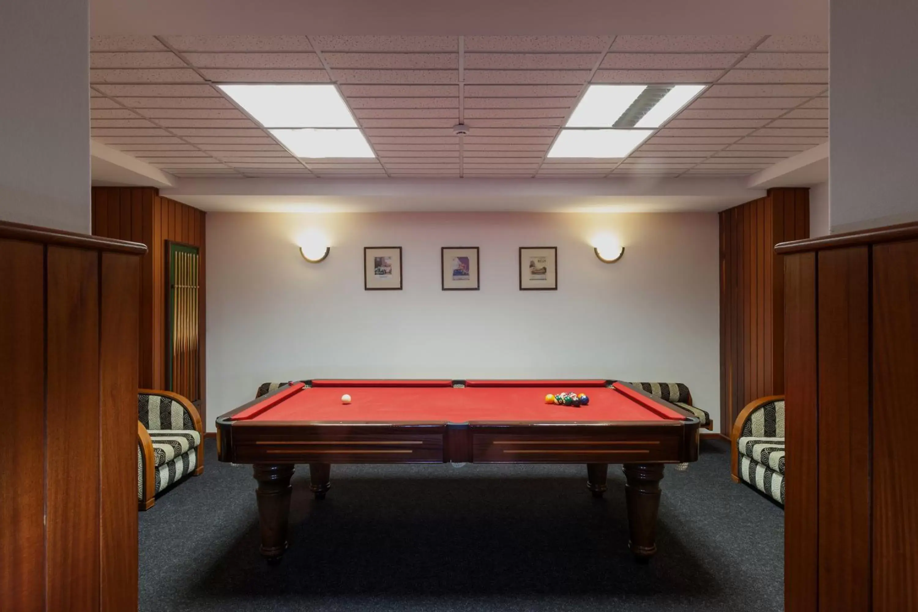 Game Room, Billiards in Hotel Rali Viana