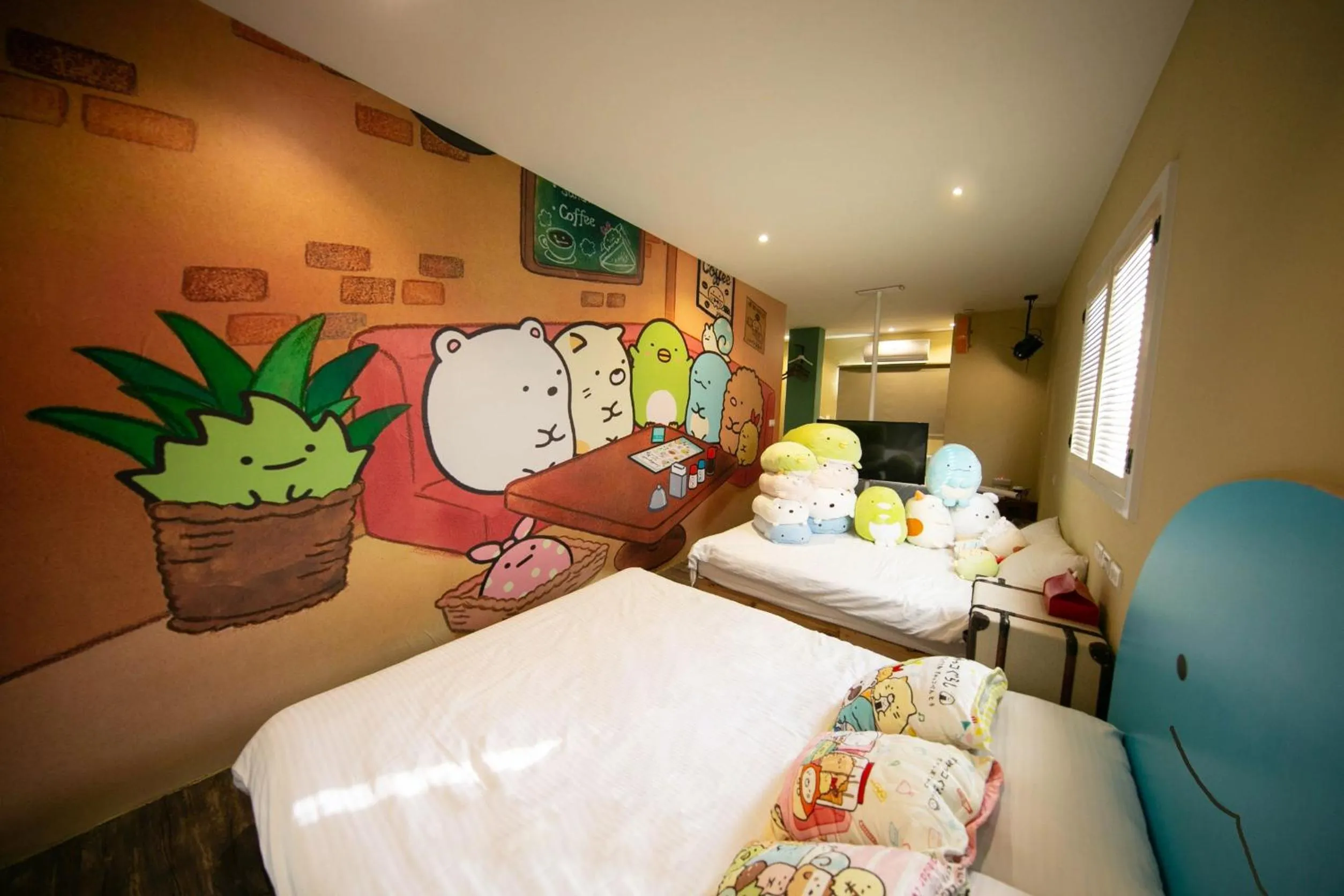 Photo of the whole room, Bed in Urban