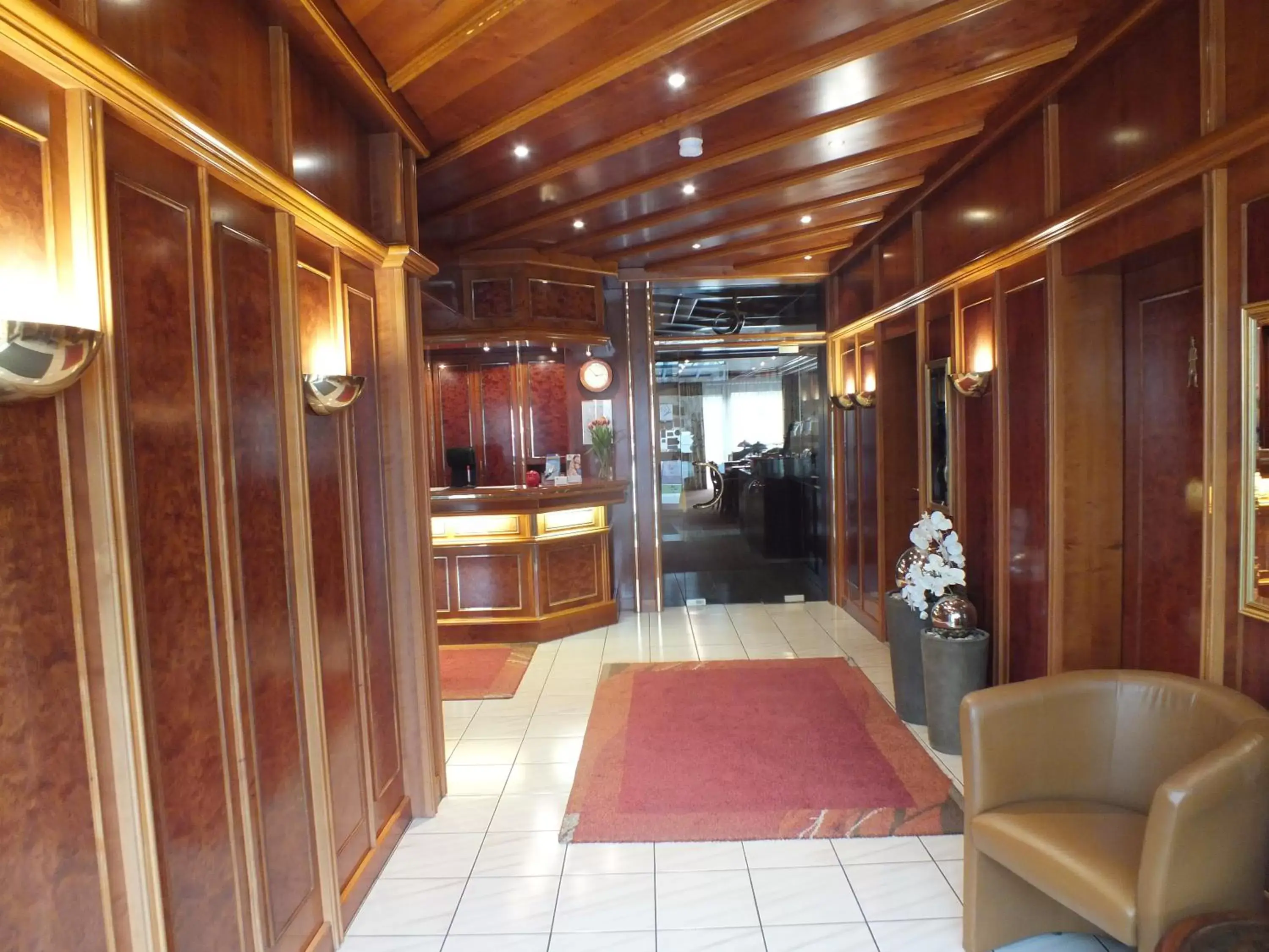 Lobby or reception in Hotel Stadt Pasing