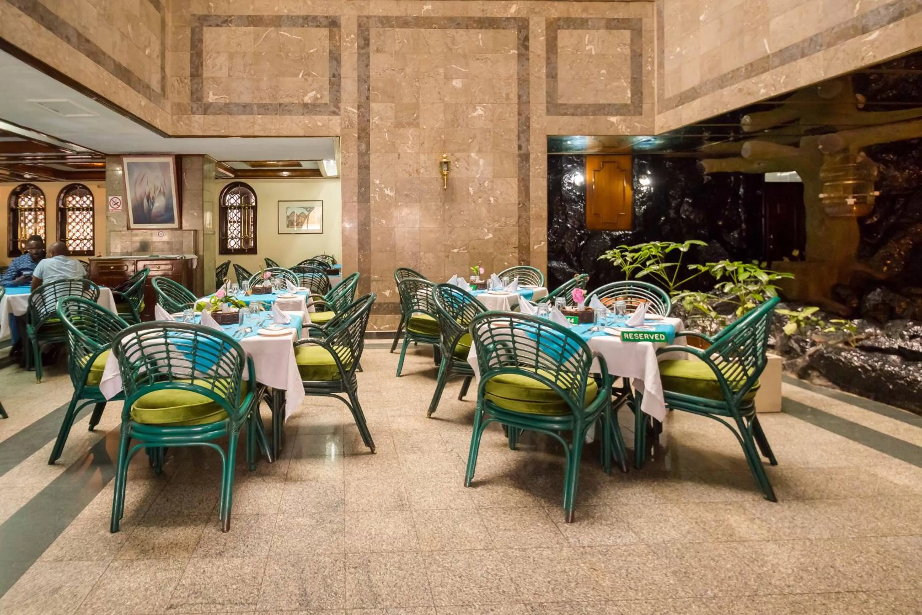 Restaurant/places to eat in Marble Arch Hotel