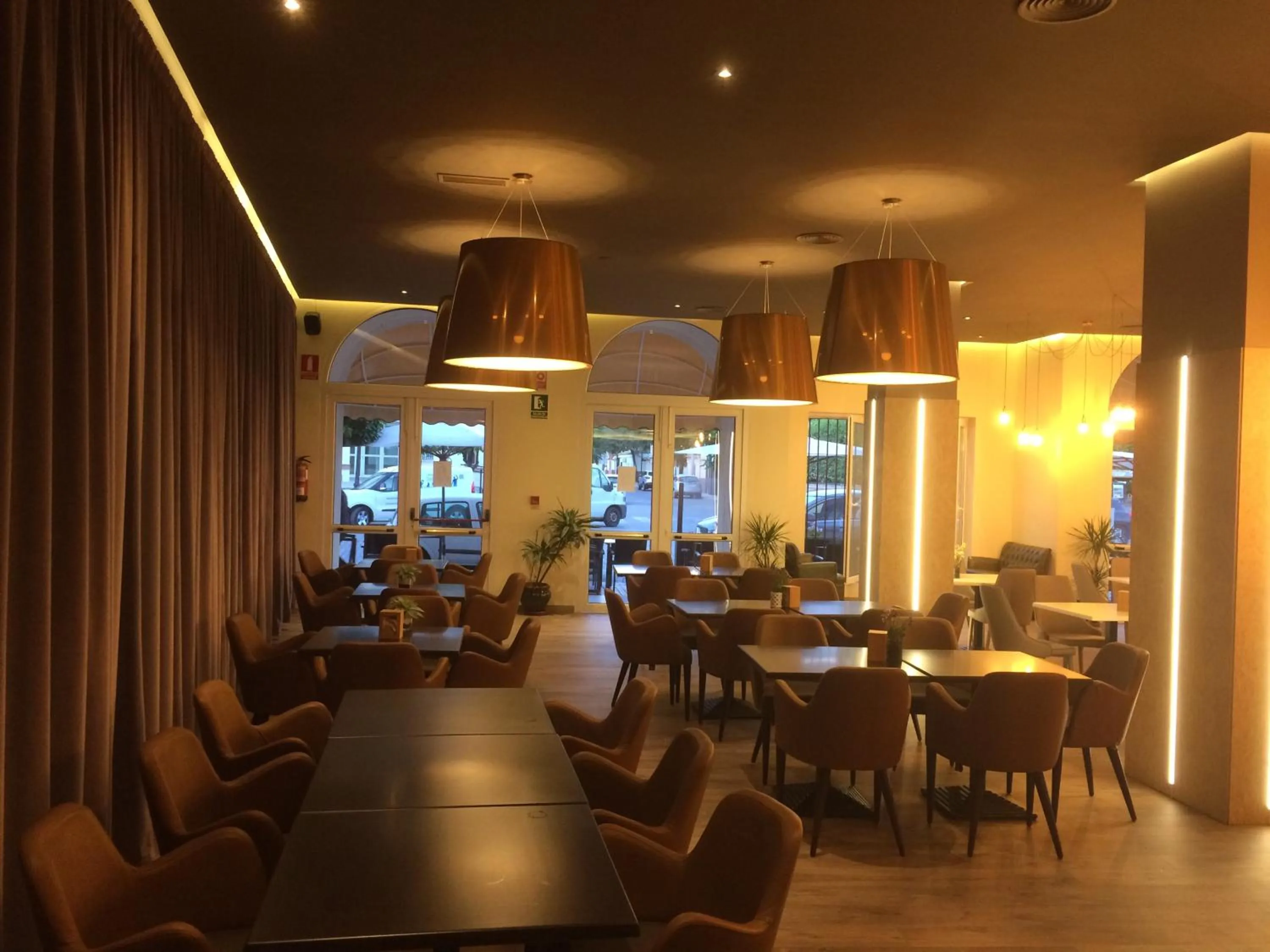 Restaurant/places to eat in Hotel Castillo