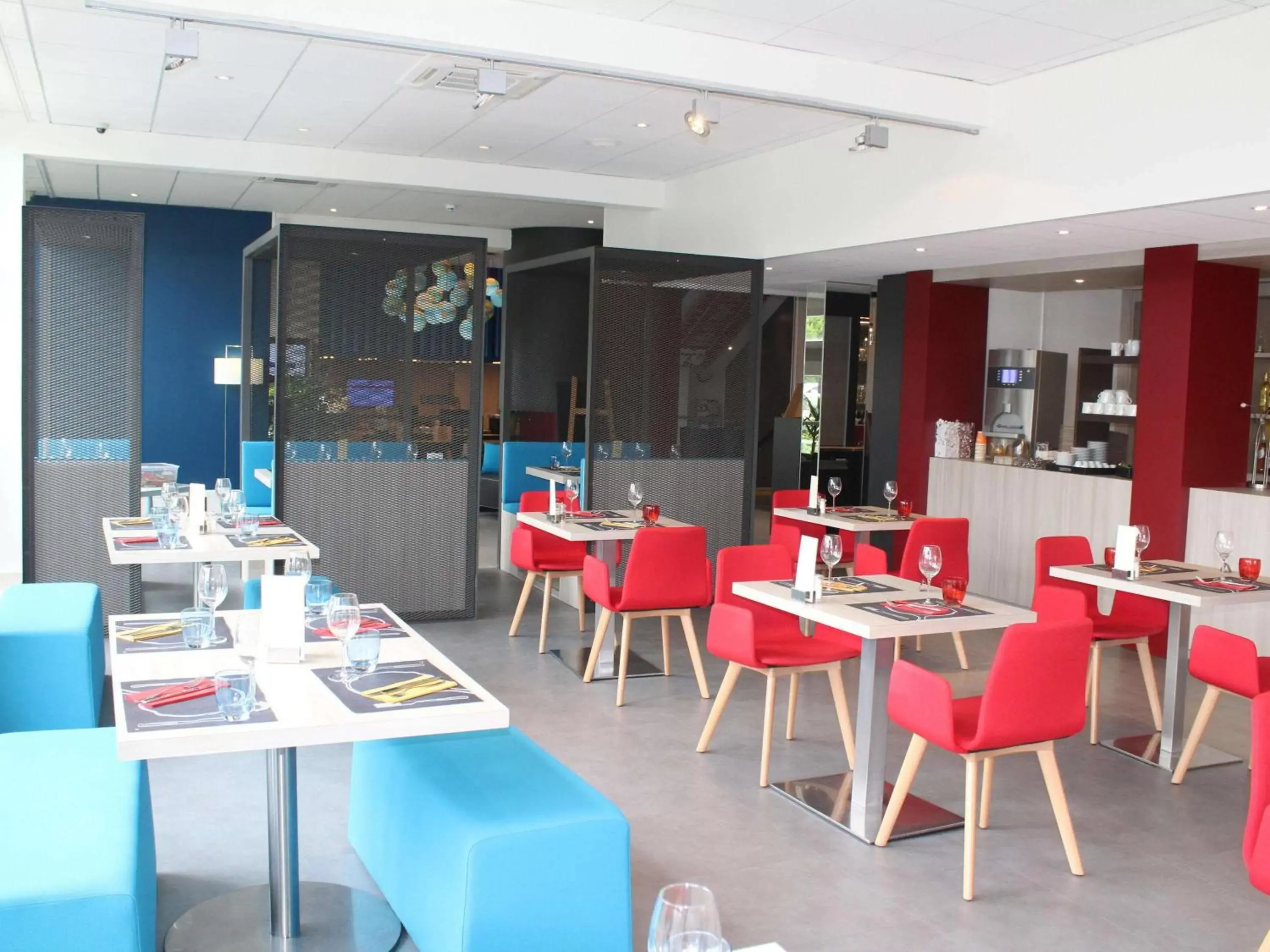 Property building, Restaurant/Places to Eat in ibis Styles Beauvais