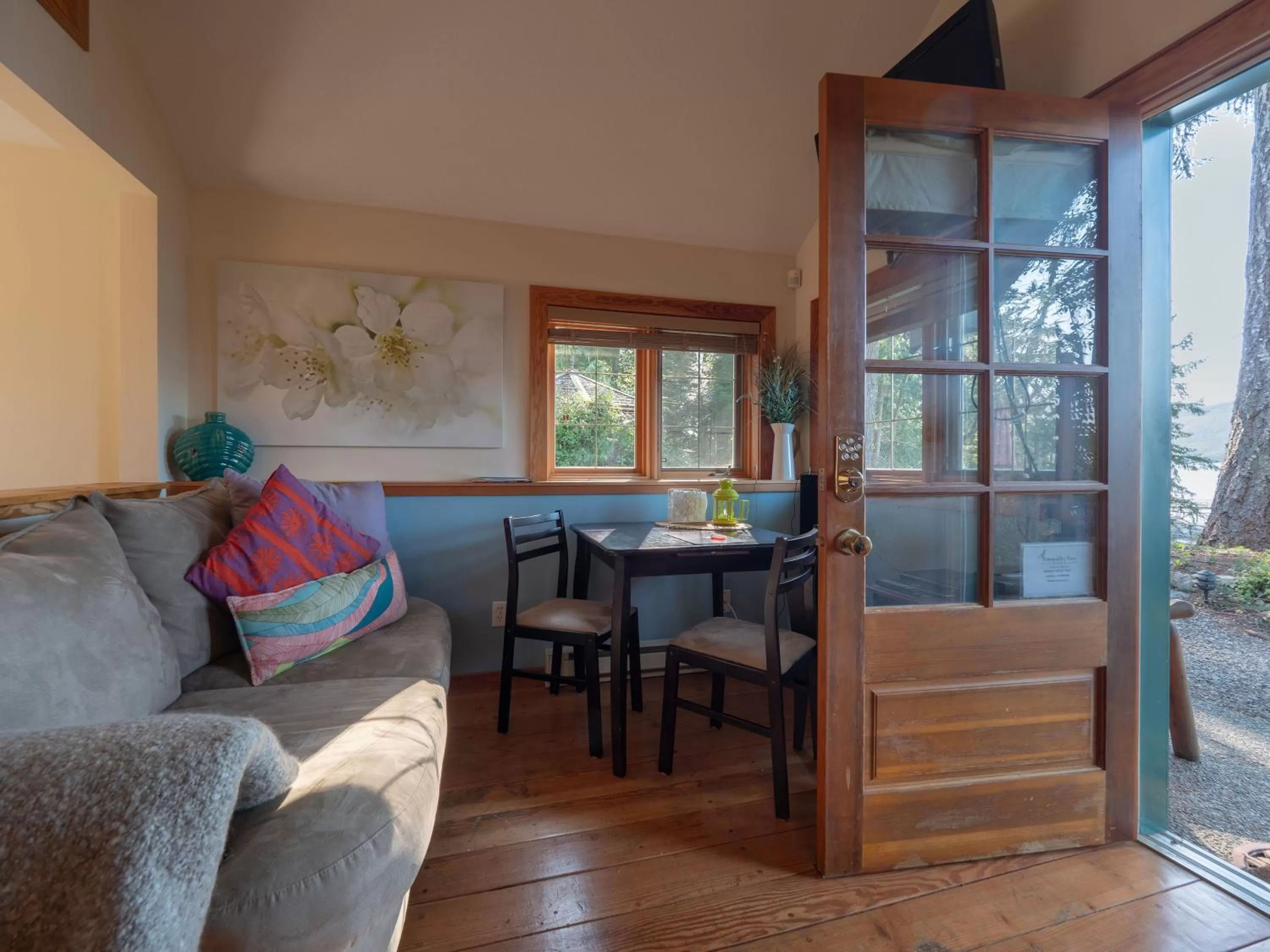 Seating Area in Tranquility Bay Waterfront Inn