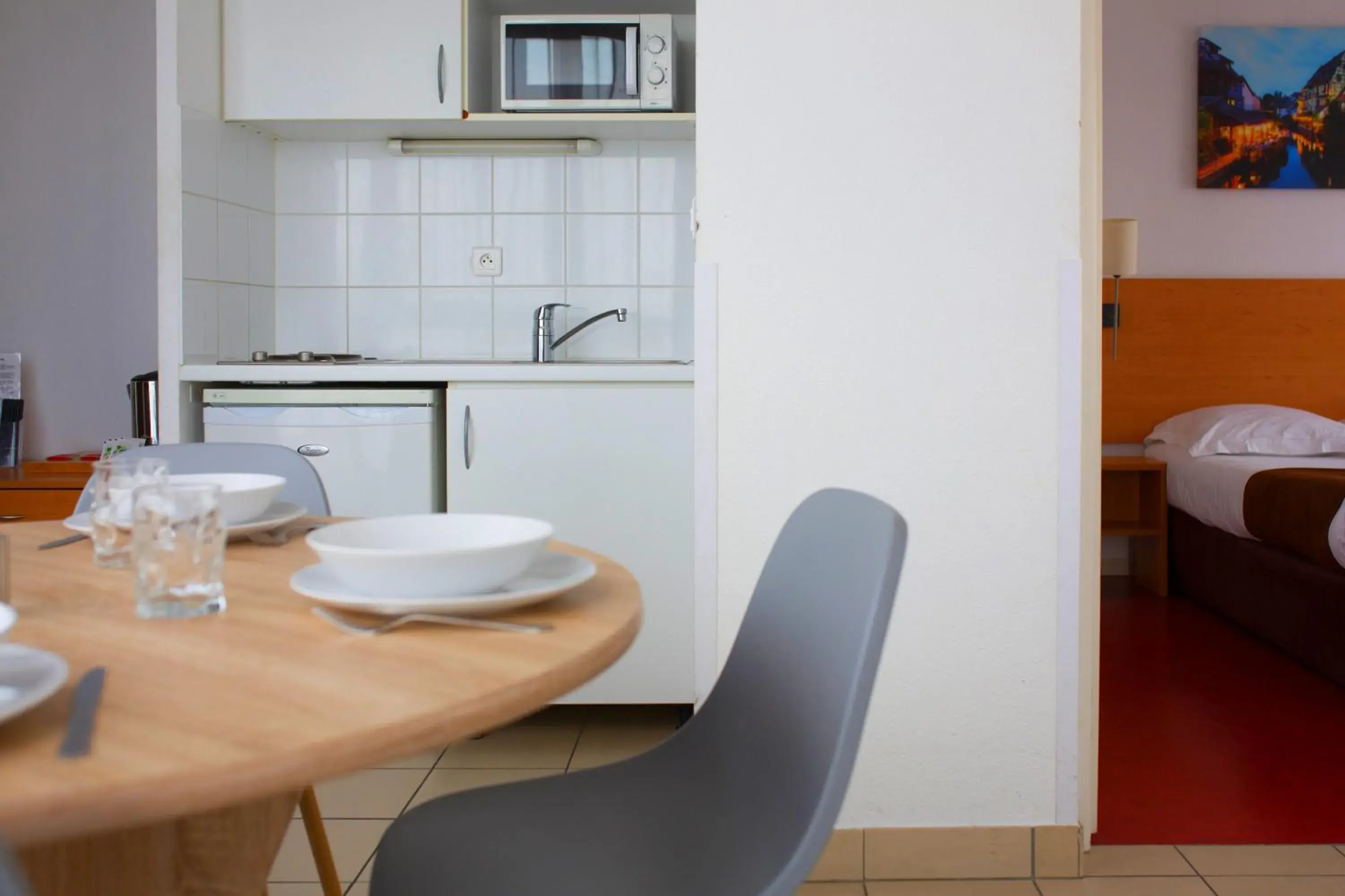 Kitchen or kitchenette, Dining Area in Cerise Strasbourg