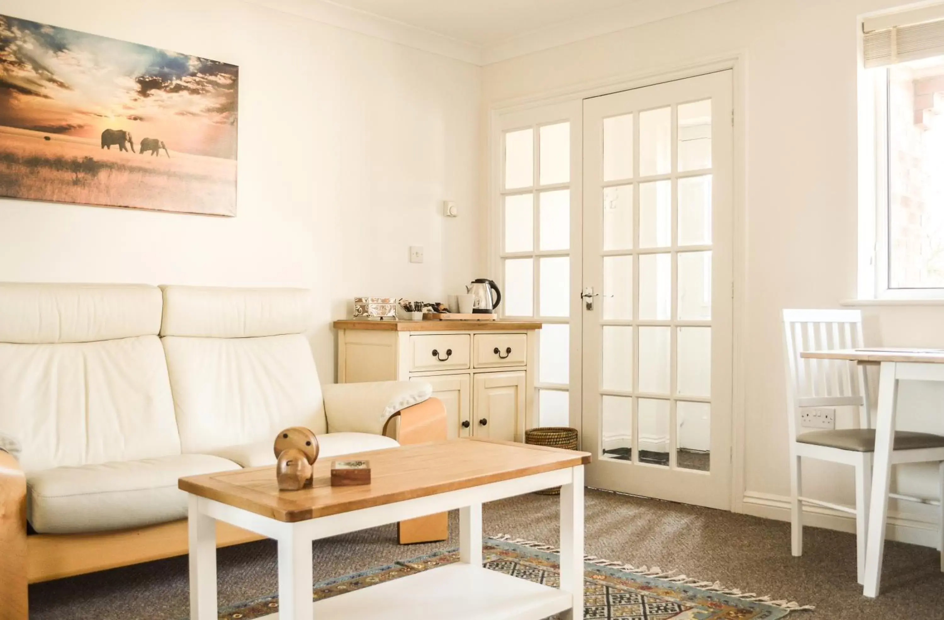 Spring, Seating Area in The Darling Suites