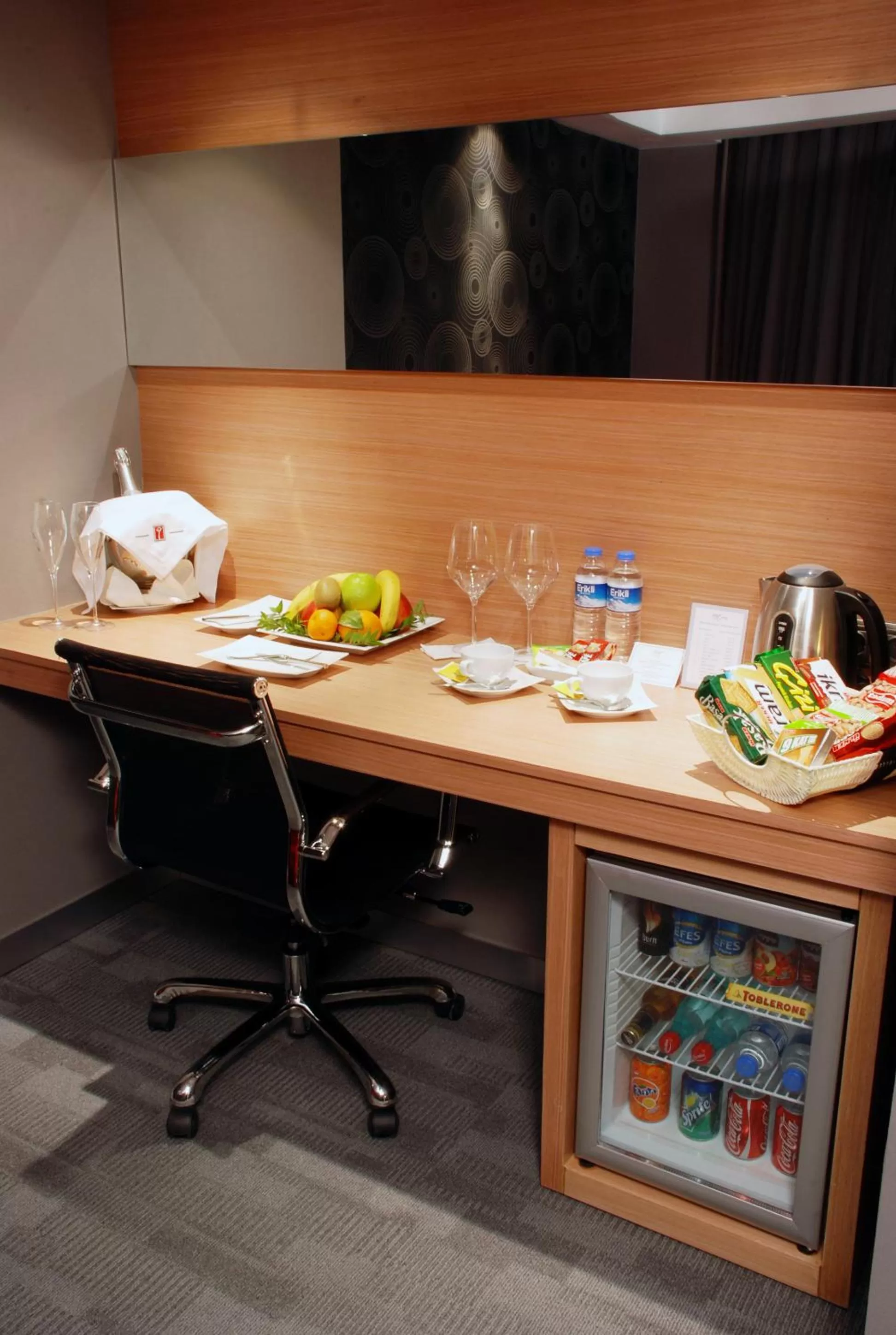 Coffee/tea facilities in Met Hotel