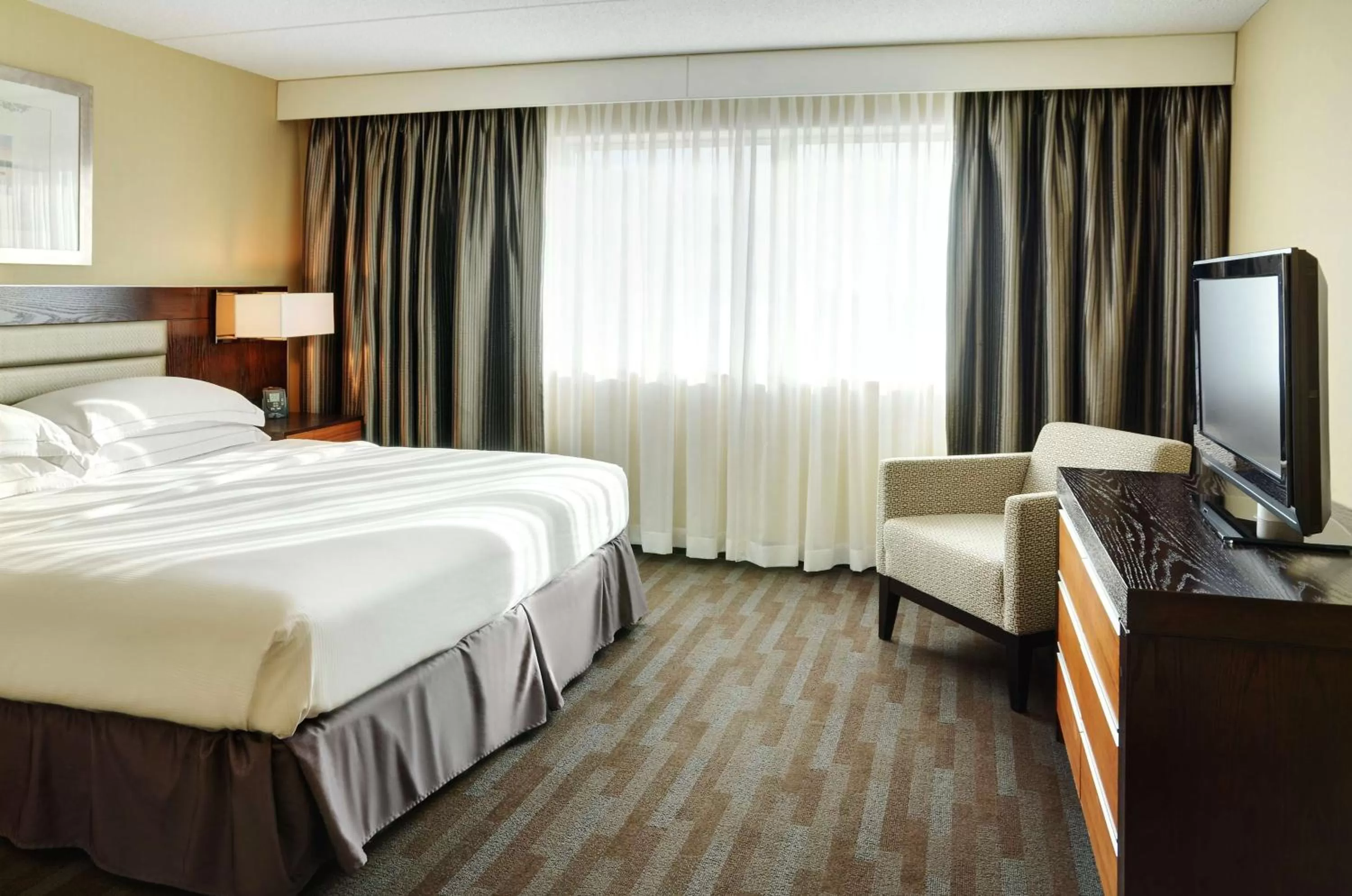 Bedroom, Bed in Hilton Winnipeg Airport Suites