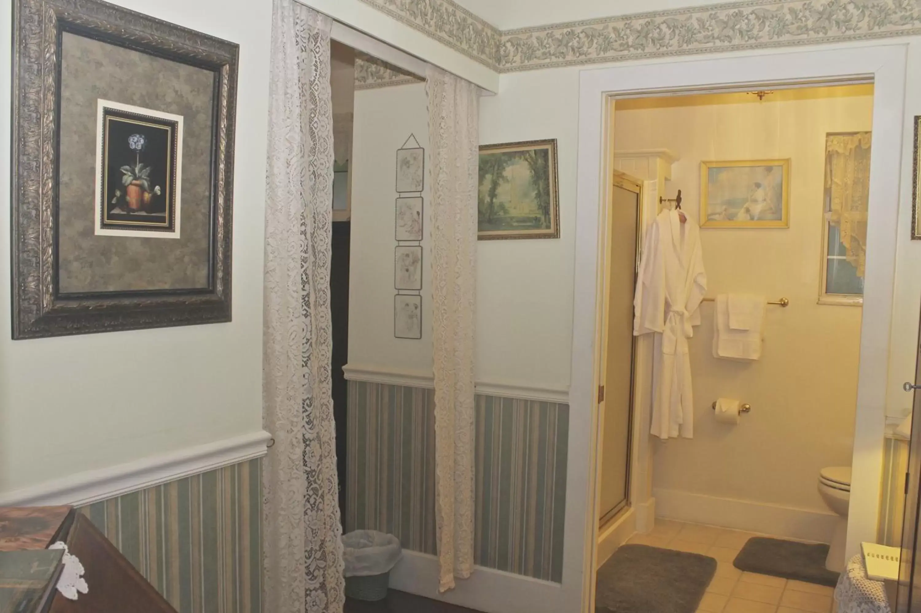 Bathroom in Penny Farthing Inn