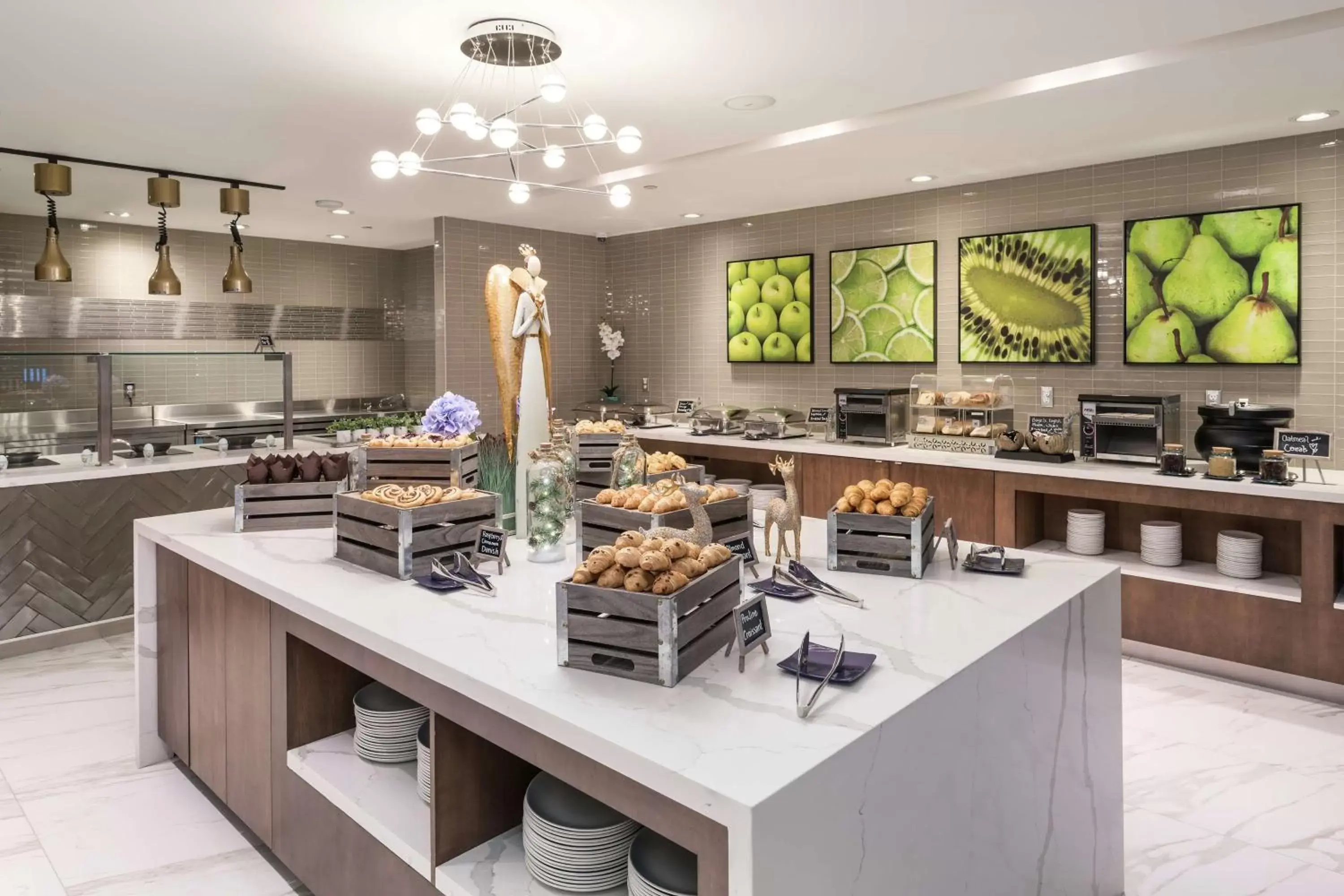 Breakfast, Kitchen/Kitchenette in Homewood Suites By Hilton Ottawa Downtown