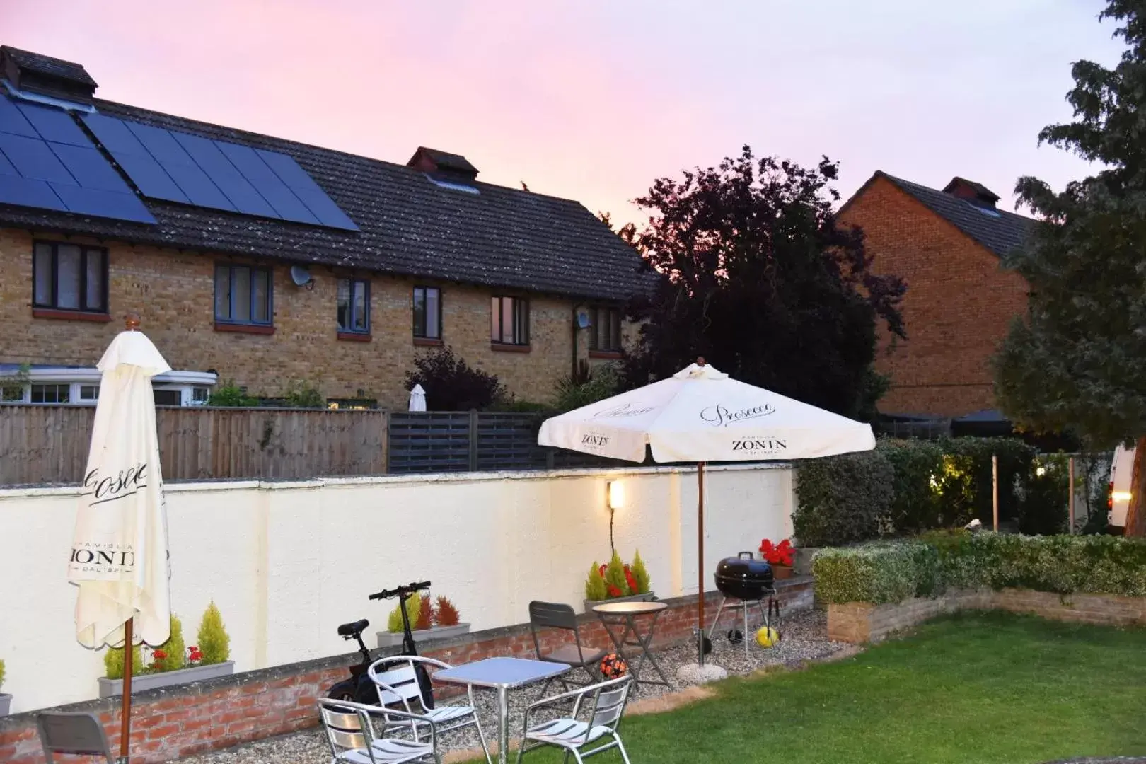 Property building in Crystal Hotel & Savour Property building in Crystal Hotel & Savour