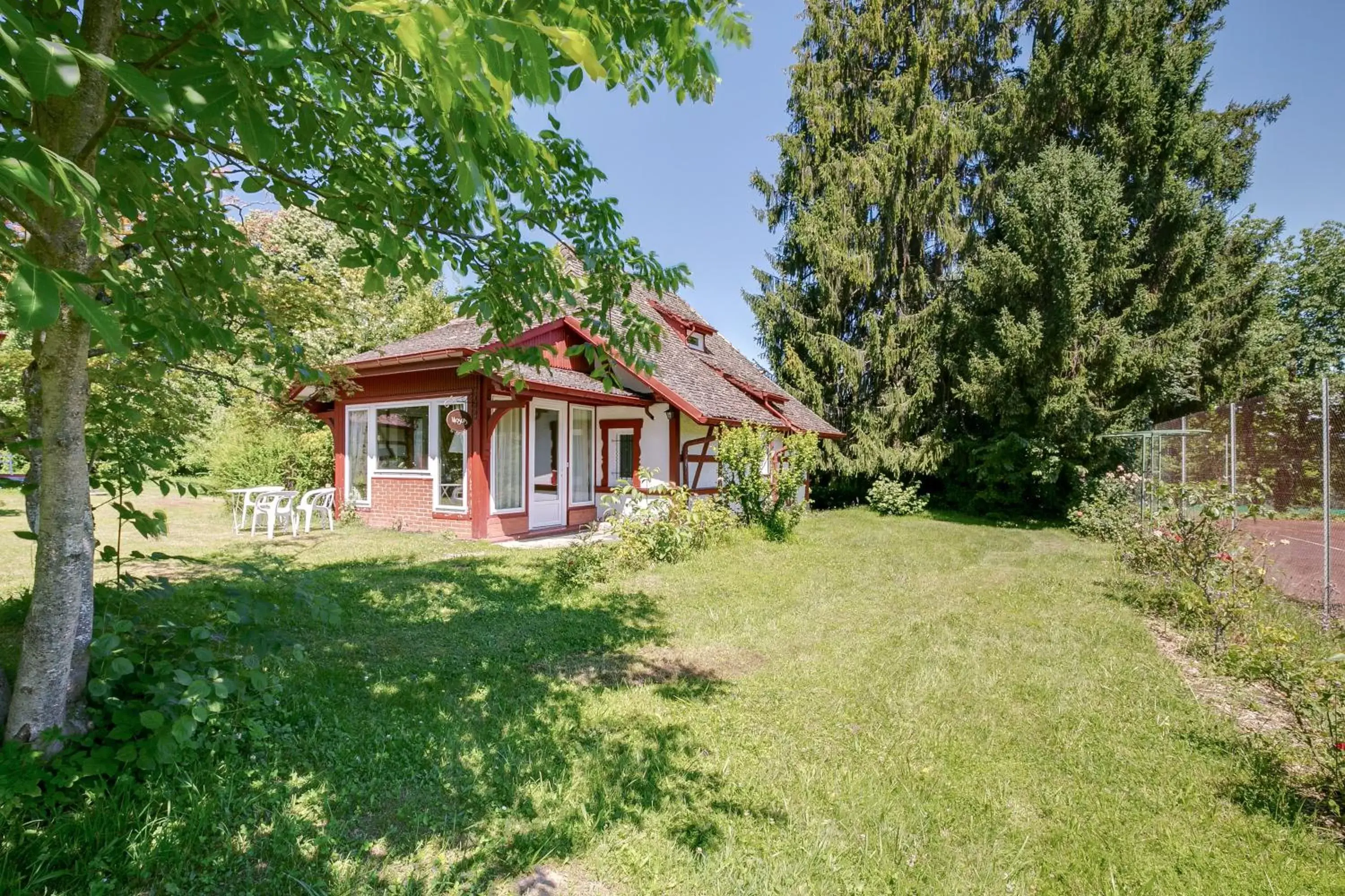 Spring, Property Building in La Verniaz et ses Chalets