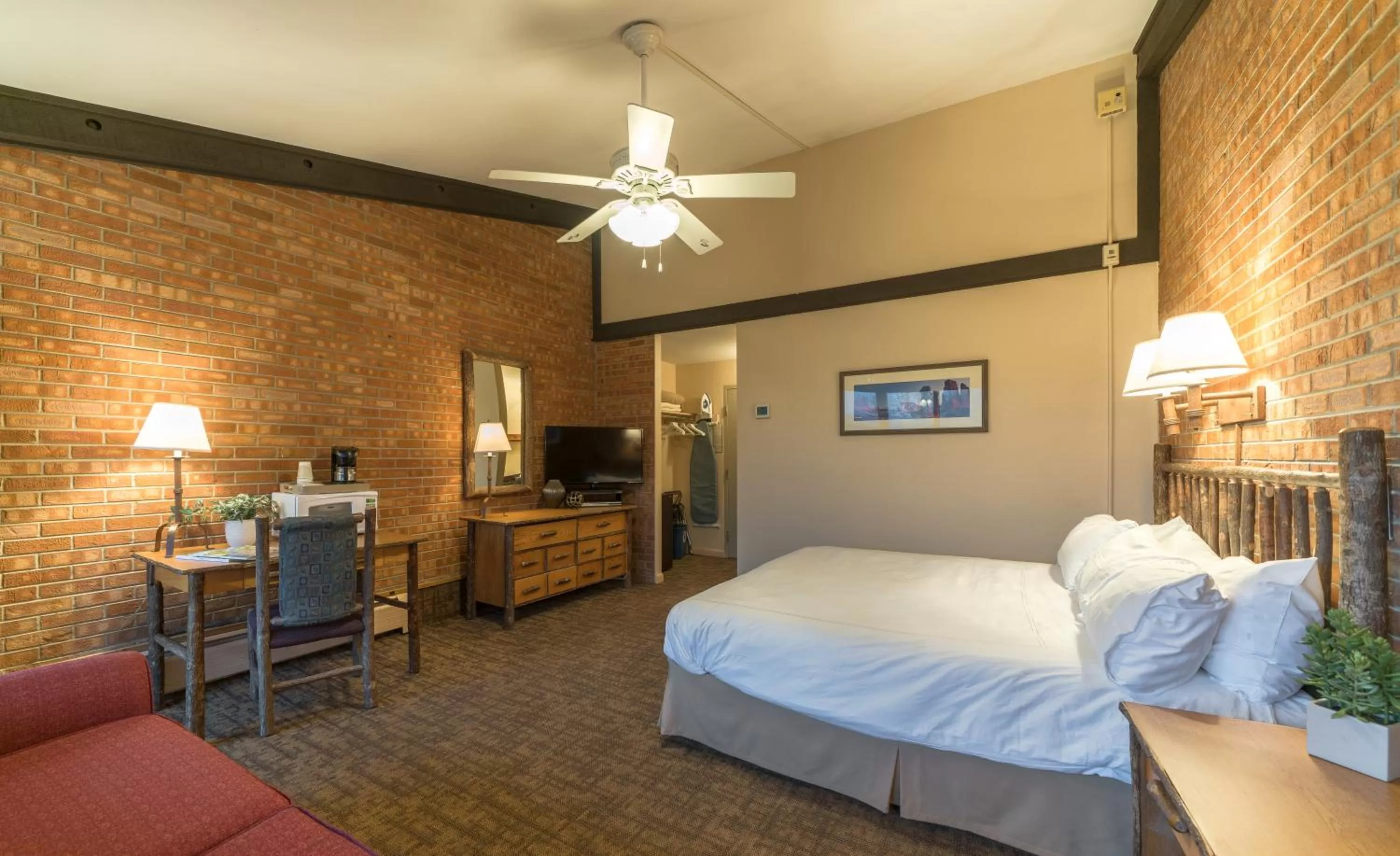 Photo of the whole room, Bed in Mountain Chalet Snowmass