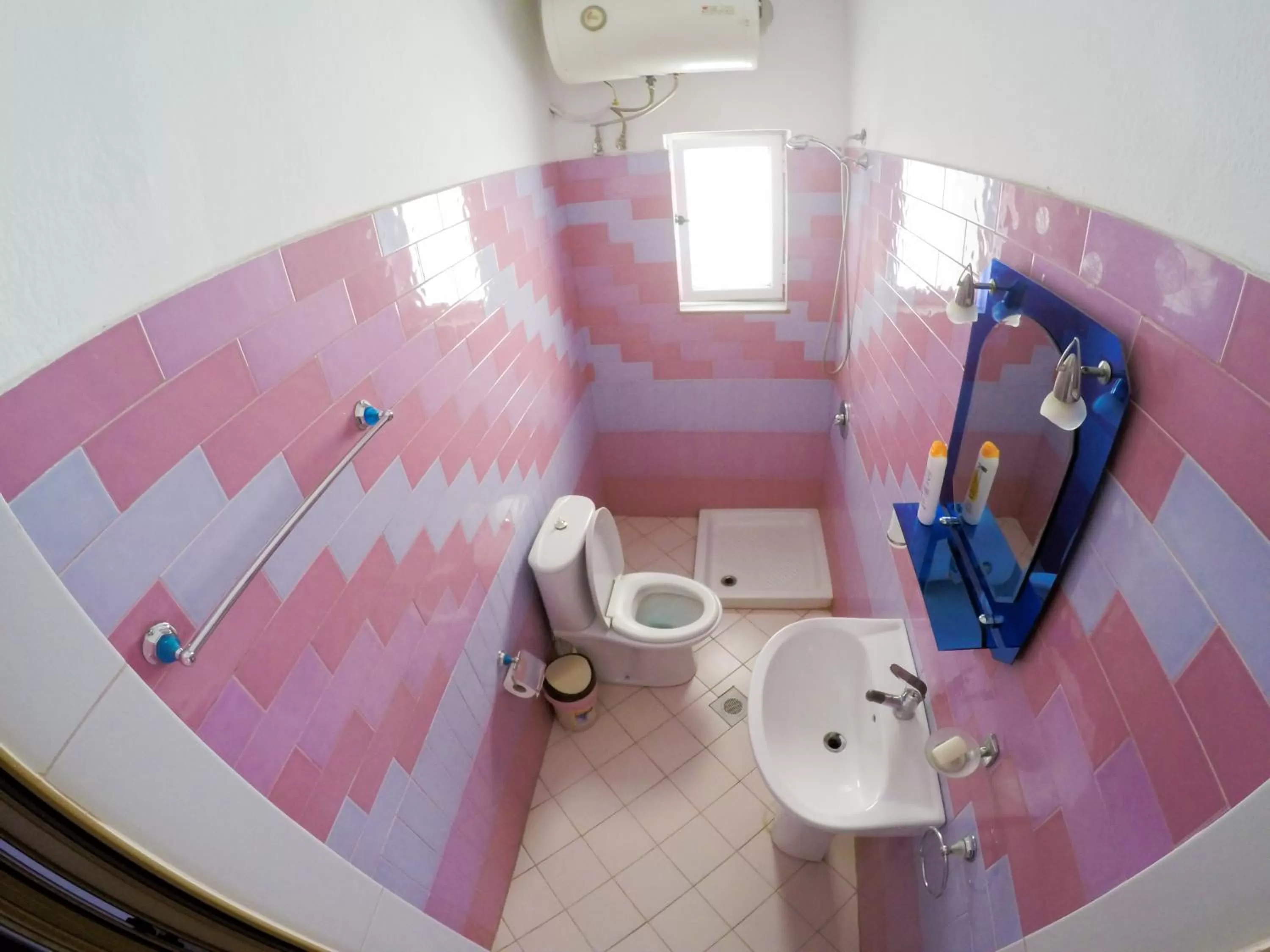 Toilet, Bathroom in Hotel Freskia