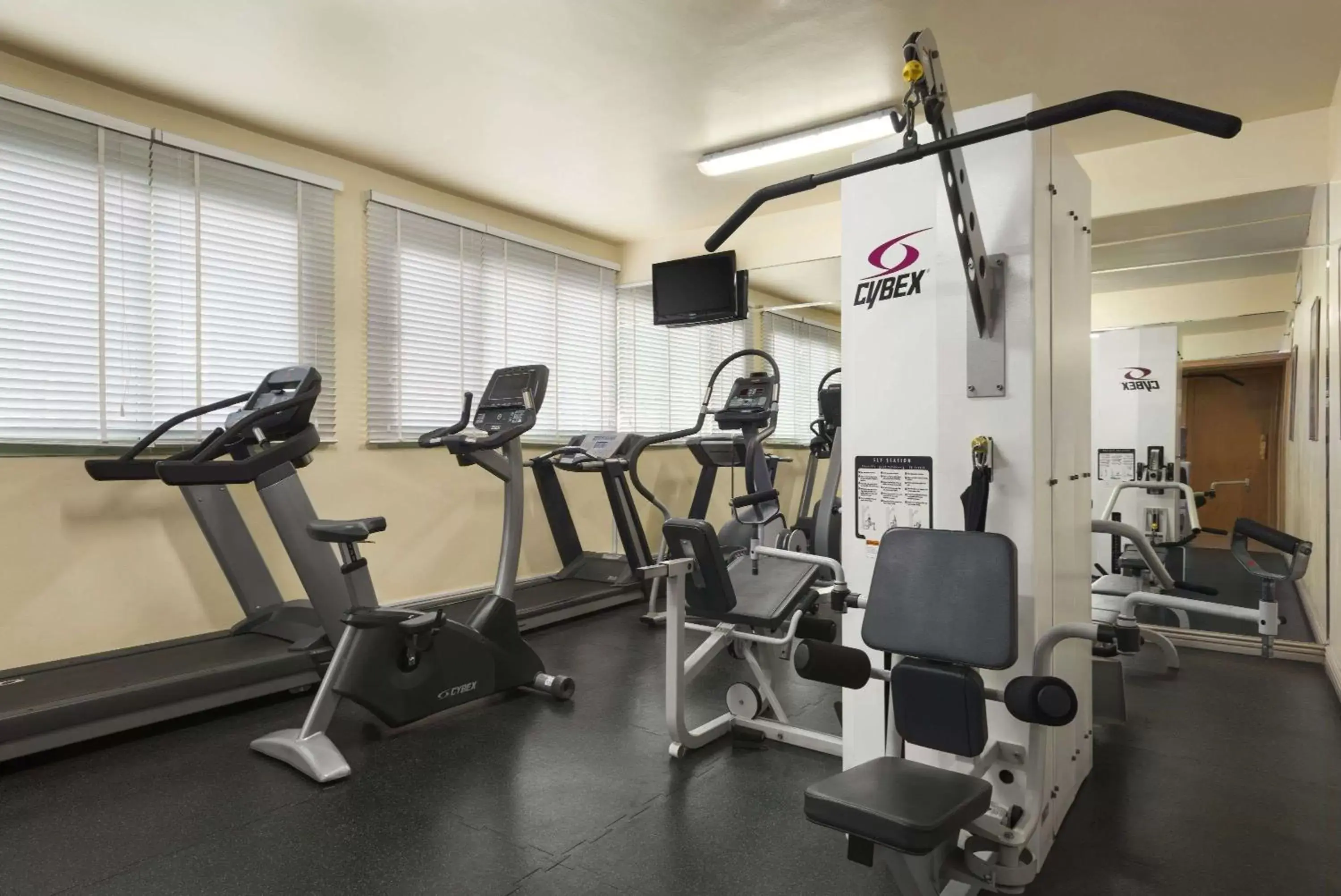 Fitness centre/facilities, Fitness Center/Facilities in Howard Johnson by Wyndham Abu Dhabi Downtown