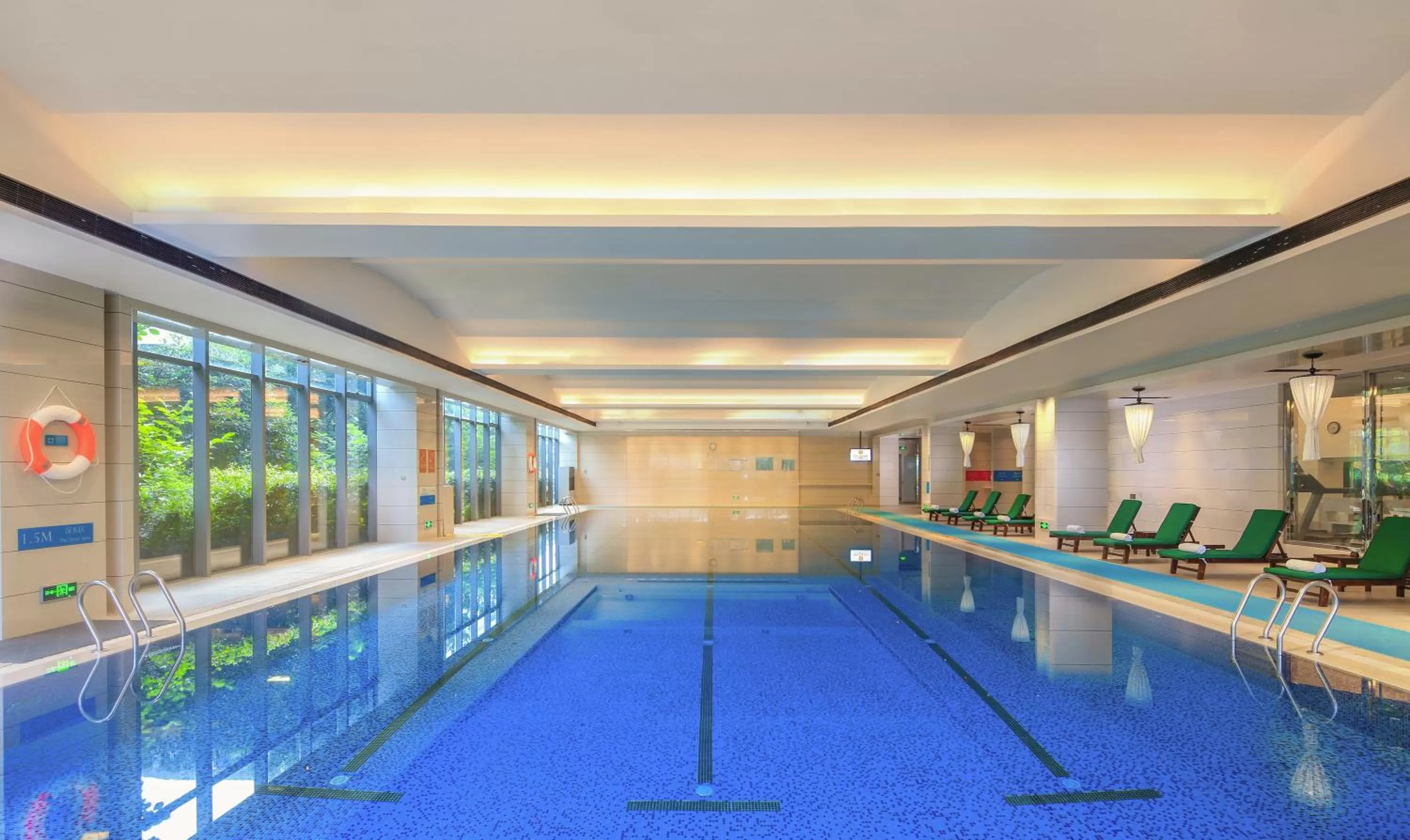 Swimming pool in Pan Pacific Serviced Suites Ningbo